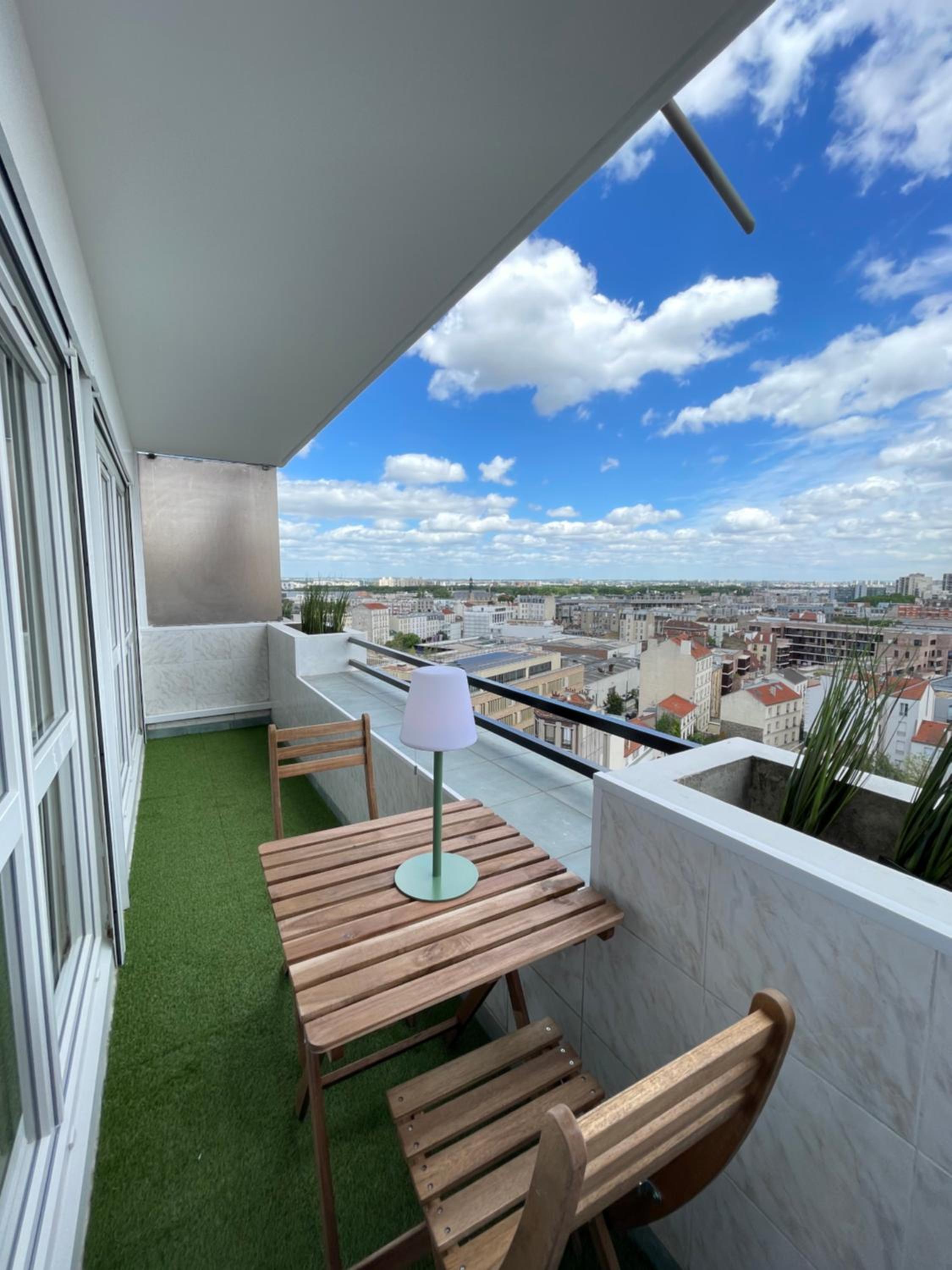 PARIS PANTIN Magnifique Appartement 4 pièces de 108m2 avec 2 PARKING intérieur - très cosy pour 1 à 12 personnes - Entièrement refait à neuf ENTIRE APARTME