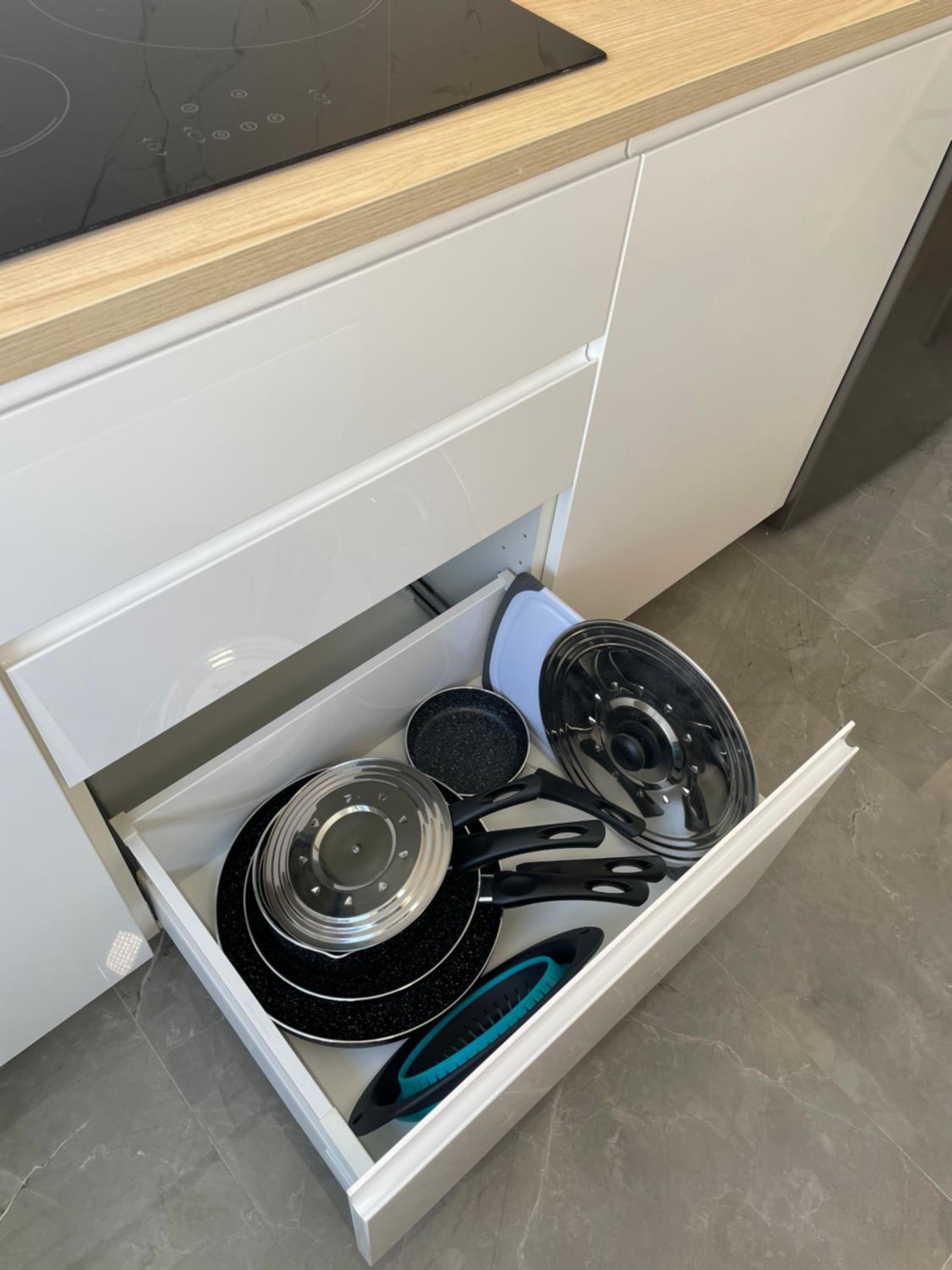 PARIS PANTIN Magnifique Appartement 4 pièces de 108m2 avec 2 PARKING intérieur - très cosy pour 1 à 12 personnes - Entièrement refait à neuf ENTIRE APARTME