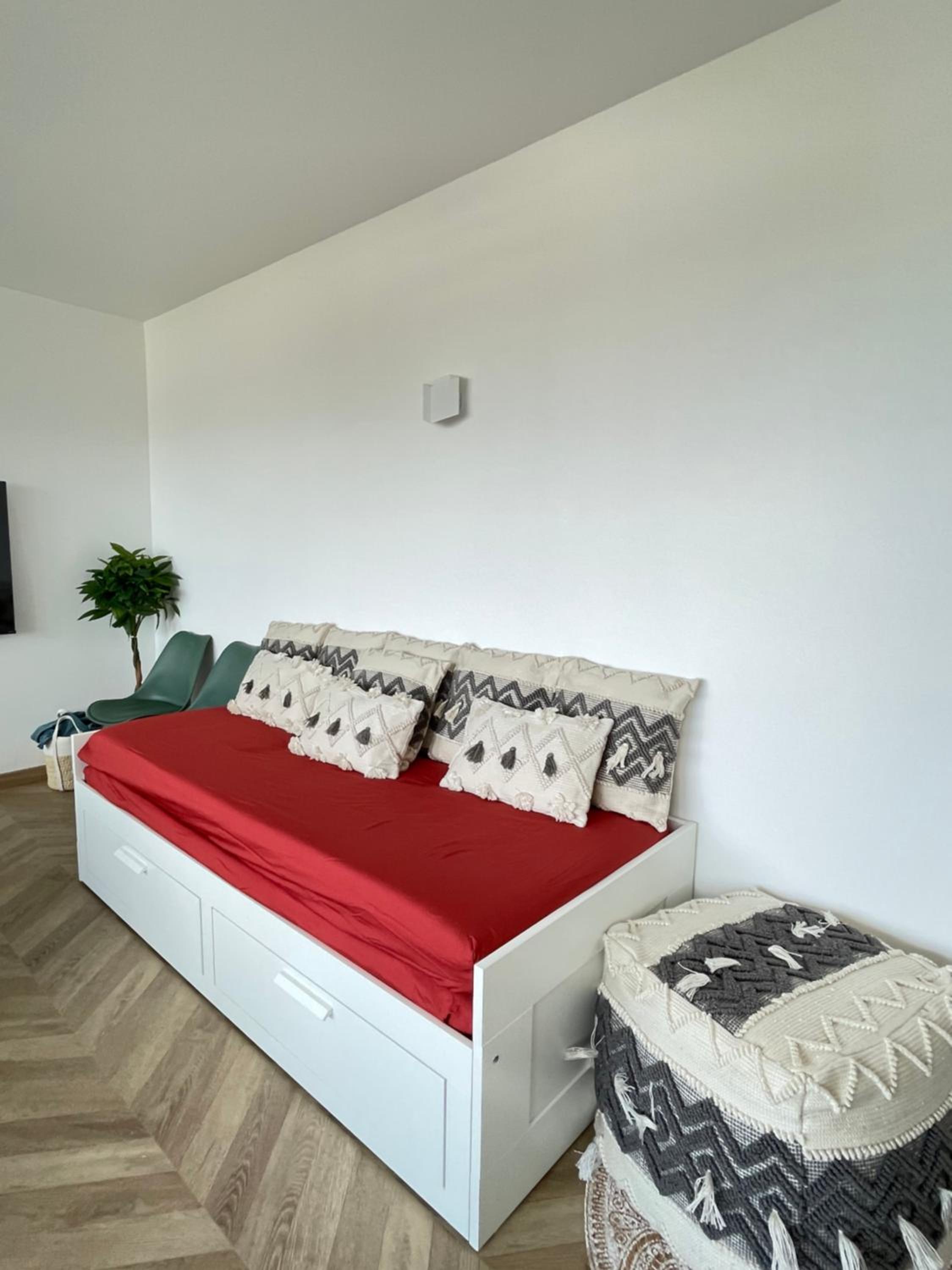 PARIS PANTIN Magnifique Appartement 4 pièces de 108m2 avec 2 PARKING intérieur - très cosy pour 1 à 12 personnes - Entièrement refait à neuf ENTIRE APARTME