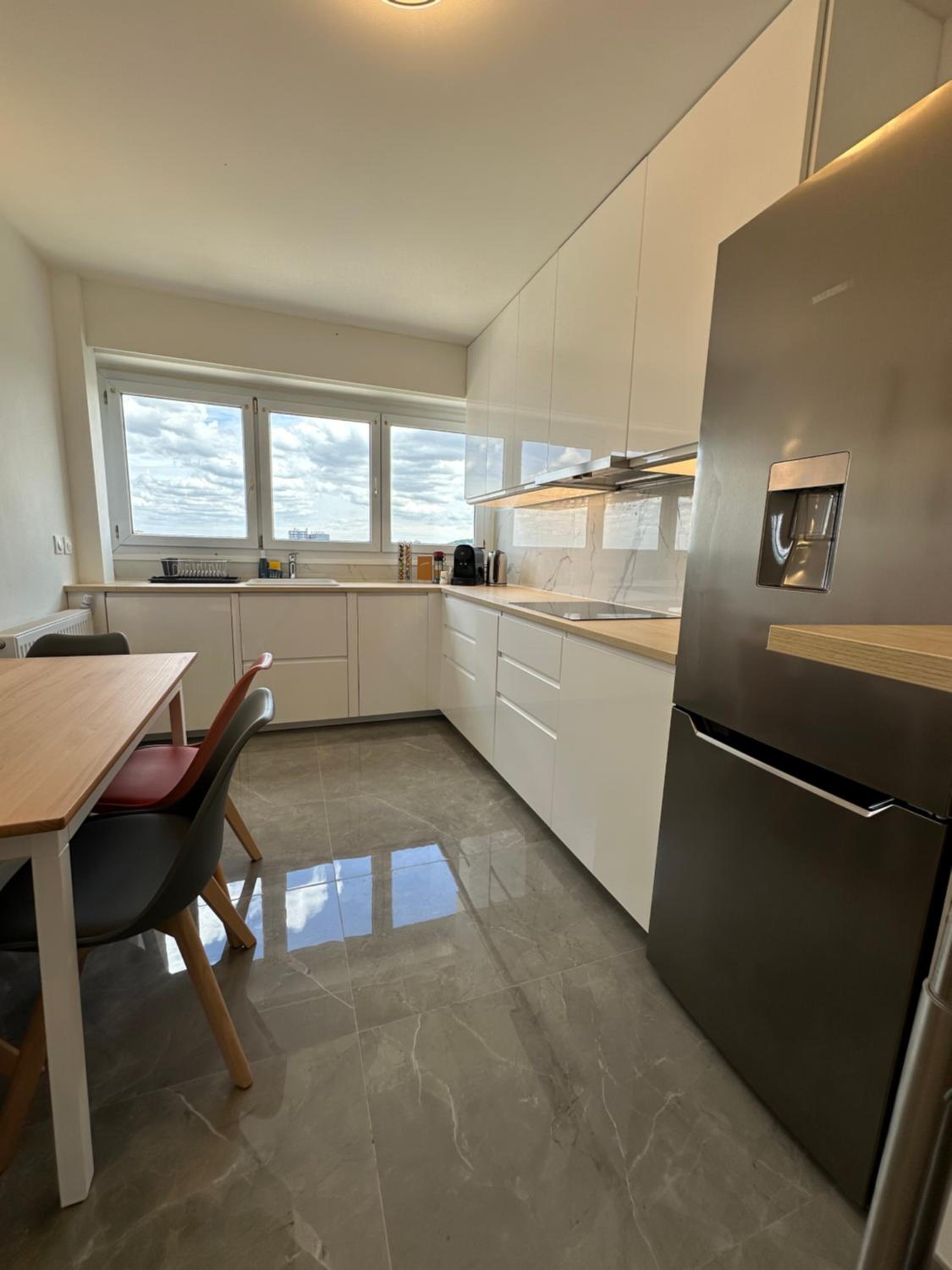 PARIS PANTIN Magnifique Appartement 4 pièces de 108m2 avec 2 PARKING intérieur - très cosy pour 1 à 12 personnes - Entièrement refait à neuf ENTIRE APARTME