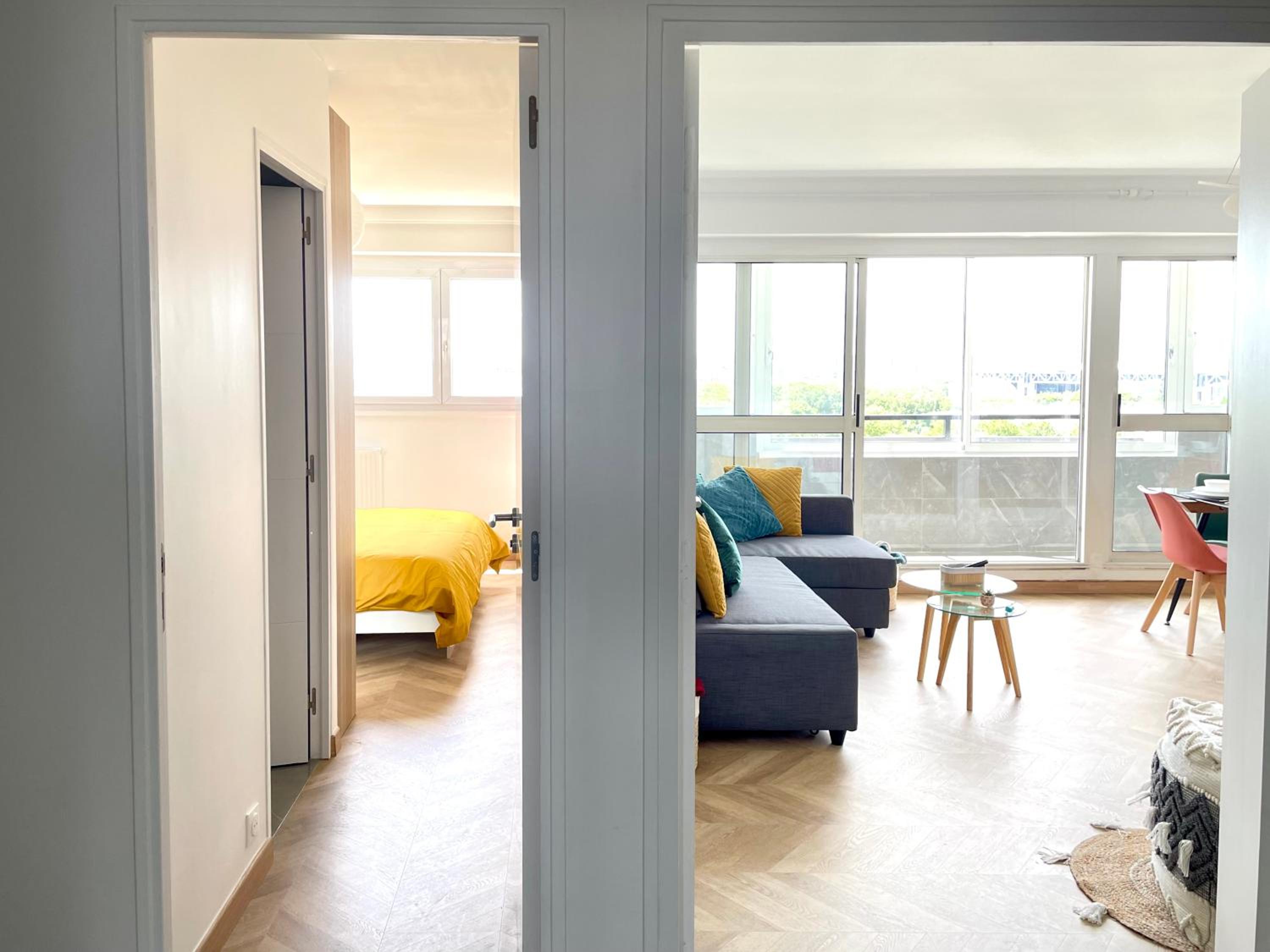 PARIS PANTIN Magnifique Appartement 4 pièces de 108m2 avec 2 PARKING intérieur - très cosy pour 1 à 12 personnes - Entièrement refait à neuf ENTIRE APARTME