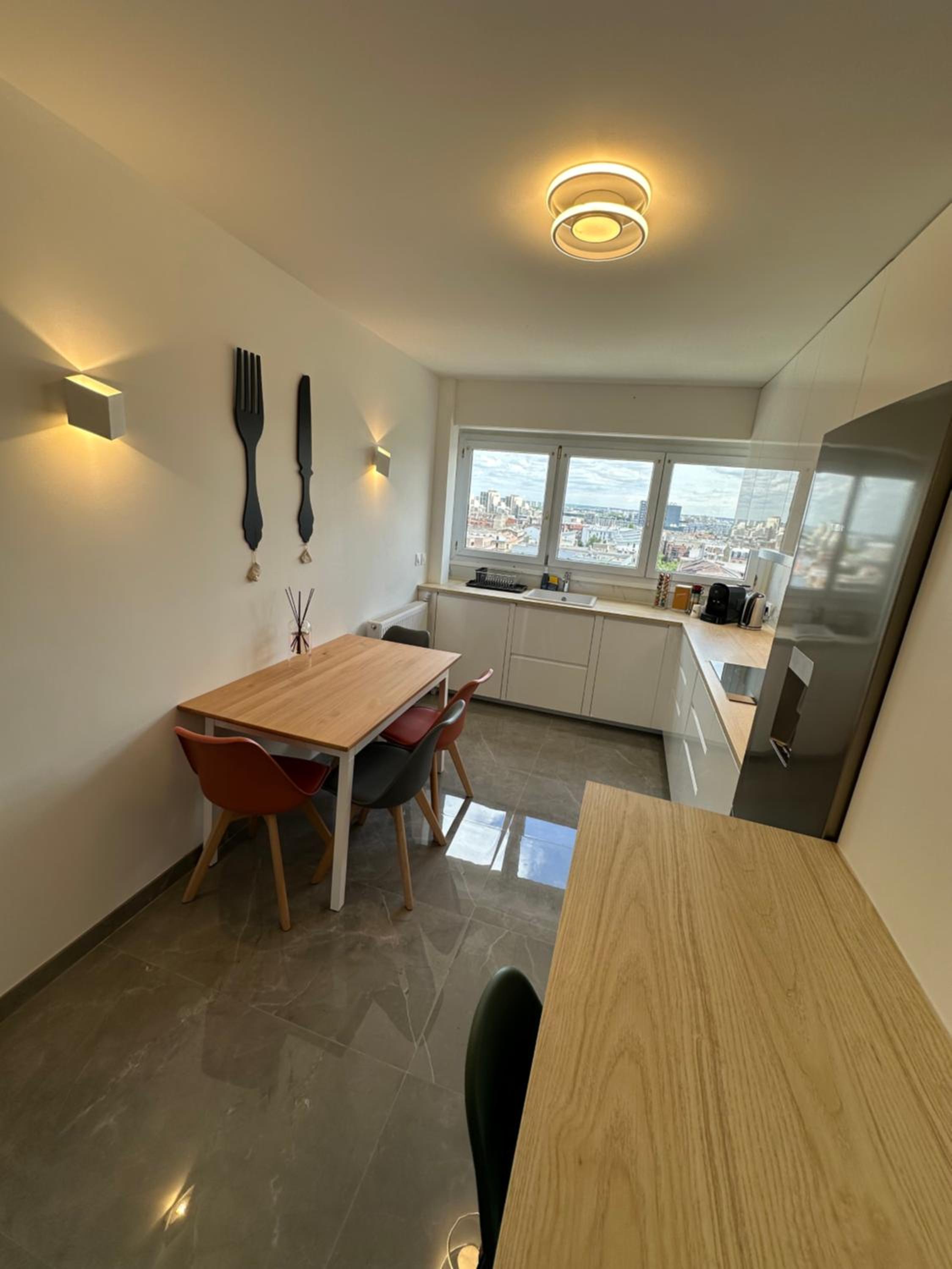 PARIS PANTIN Magnifique Appartement 4 pièces de 108m2 avec 2 PARKING intérieur - très cosy pour 1 à 12 personnes - Entièrement refait à neuf ENTIRE APARTME