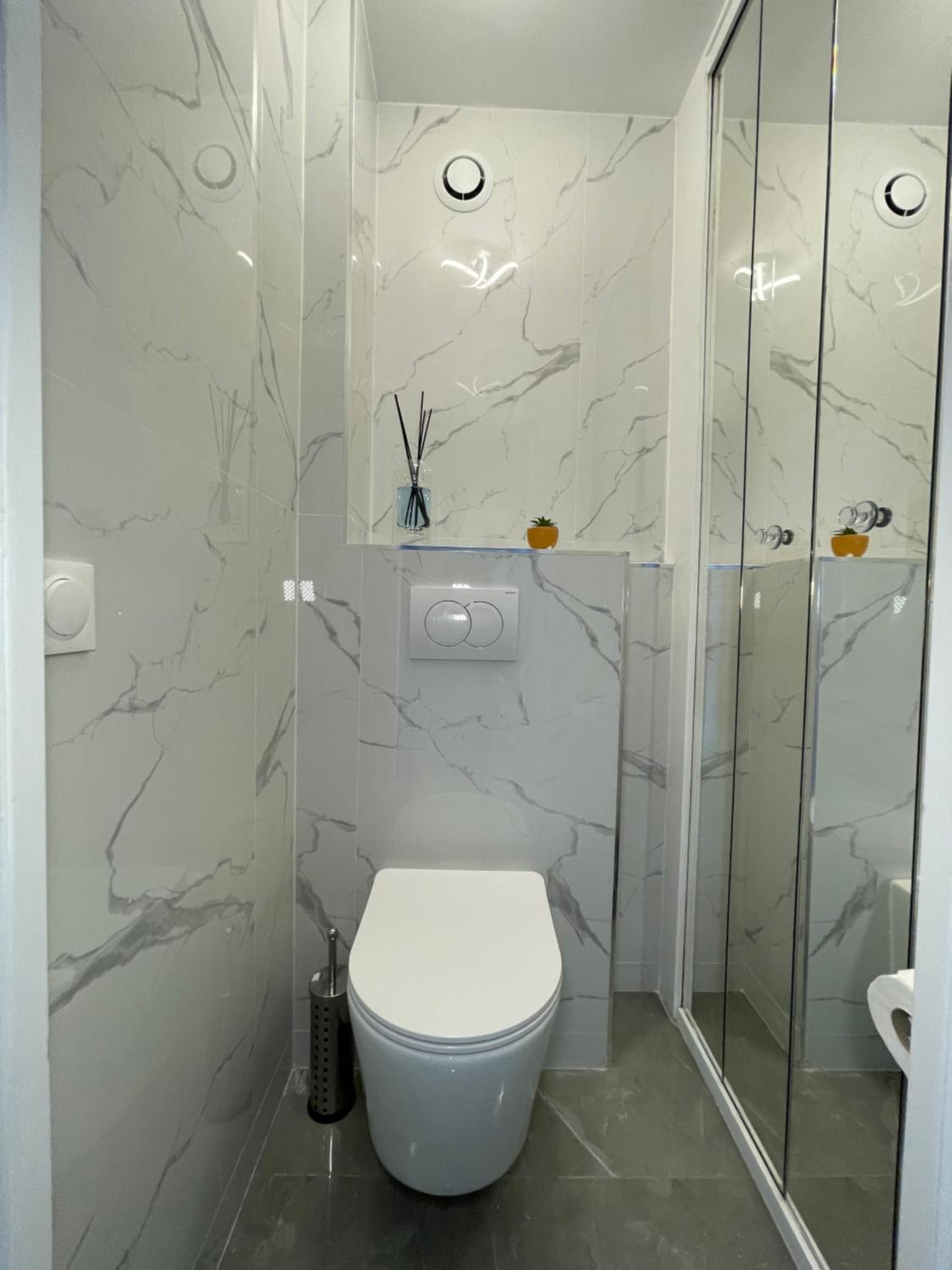 PARIS PANTIN Magnifique Appartement 4 pièces de 108m2 avec 2 PARKING intérieur - très cosy pour 1 à 12 personnes - Entièrement refait à neuf ENTIRE APARTME