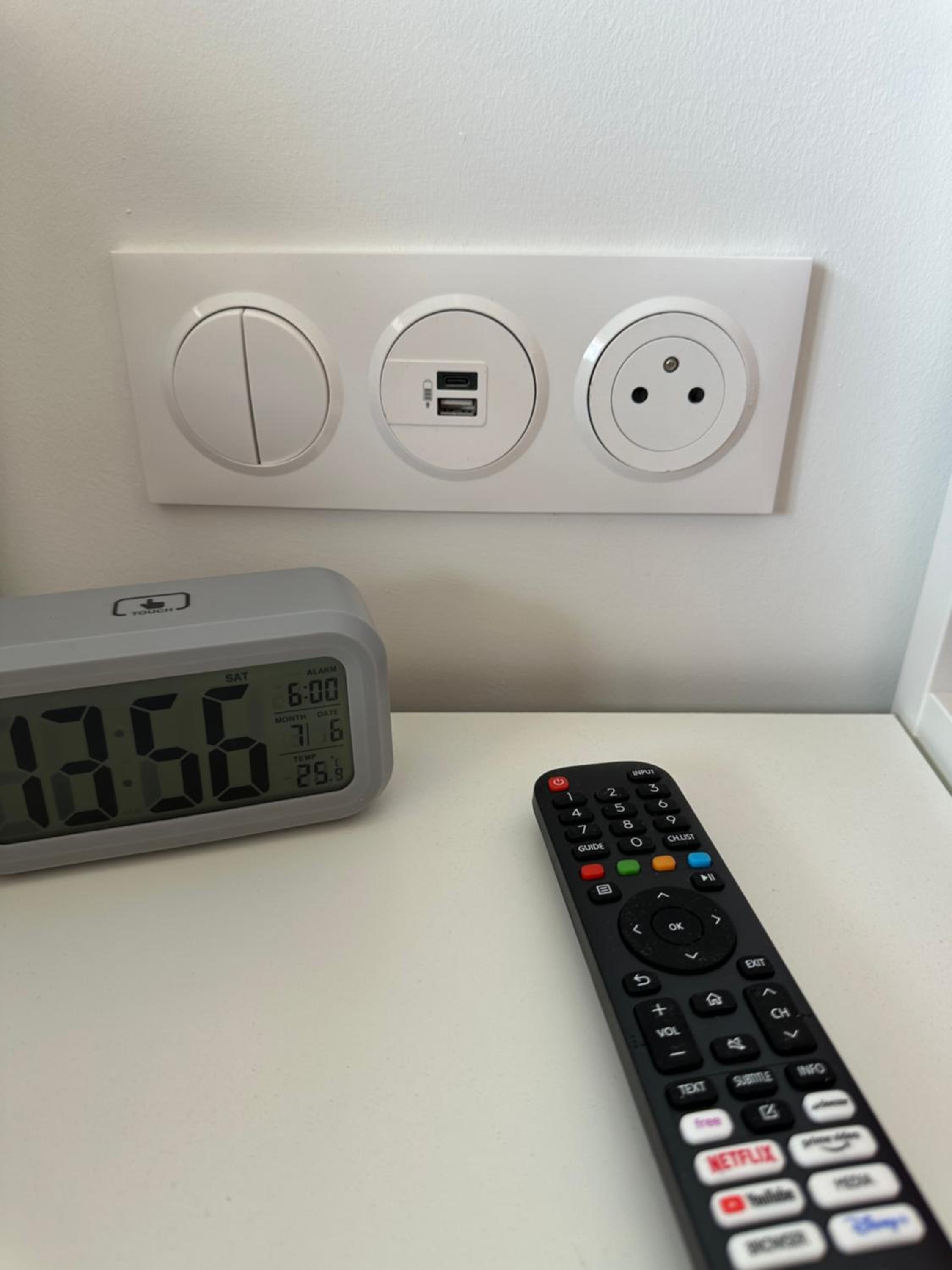 PARIS PANTIN Magnifique Appartement 4 pièces de 108m2 avec 2 PARKING intérieur - très cosy pour 1 à 12 personnes - Entièrement refait à neuf ENTIRE APARTME