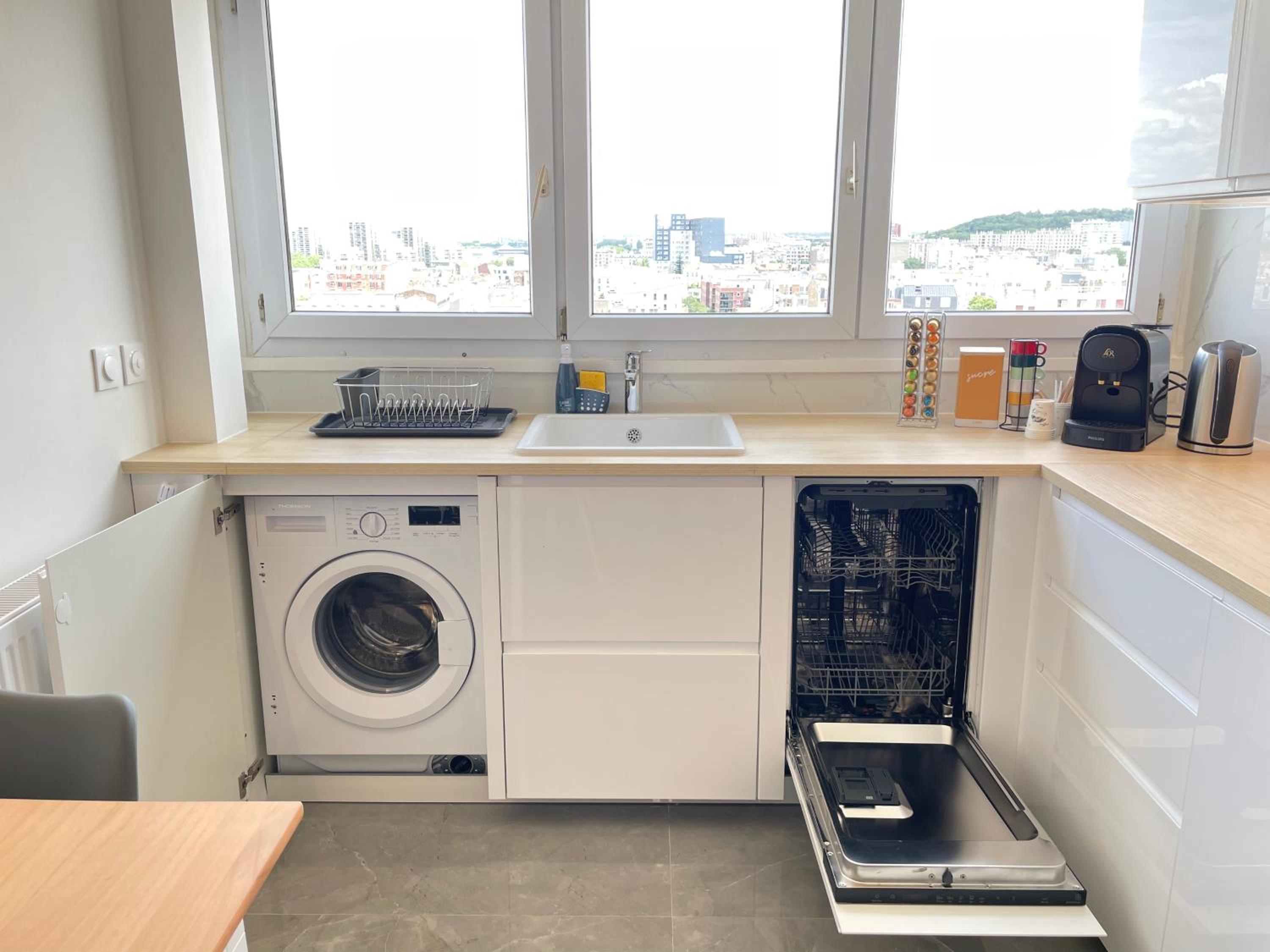PARIS PANTIN Magnifique Appartement 4 pièces de 108m2 avec 2 PARKING intérieur - très cosy pour 1 à 12 personnes - Entièrement refait à neuf ENTIRE APARTME