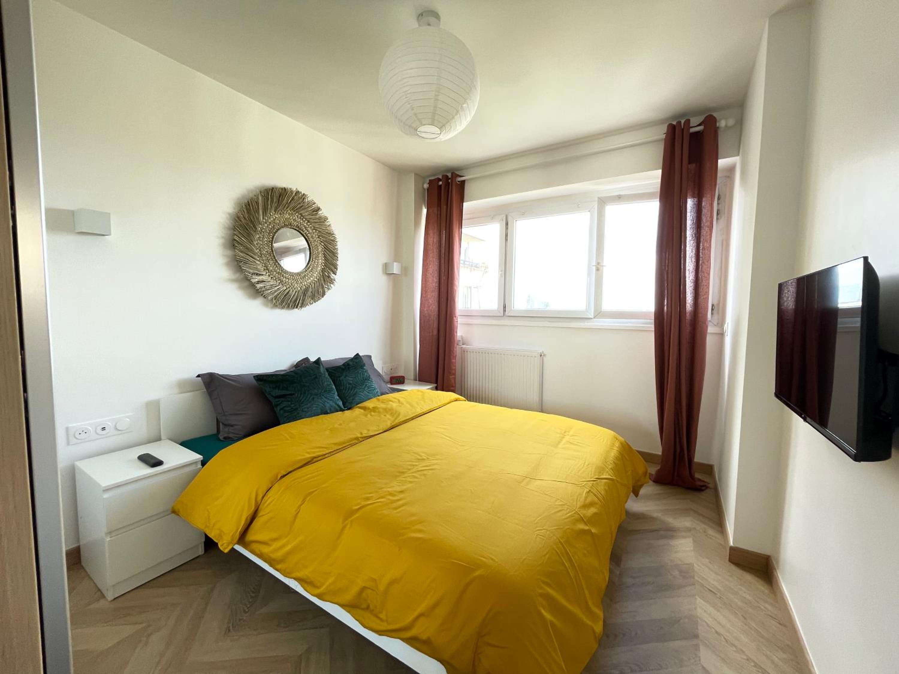PARIS PANTIN Magnifique Appartement 4 pièces de 108m2 avec 2 PARKING intérieur - très cosy pour 1 à 12 personnes - Entièrement refait à neuf ENTIRE APARTME