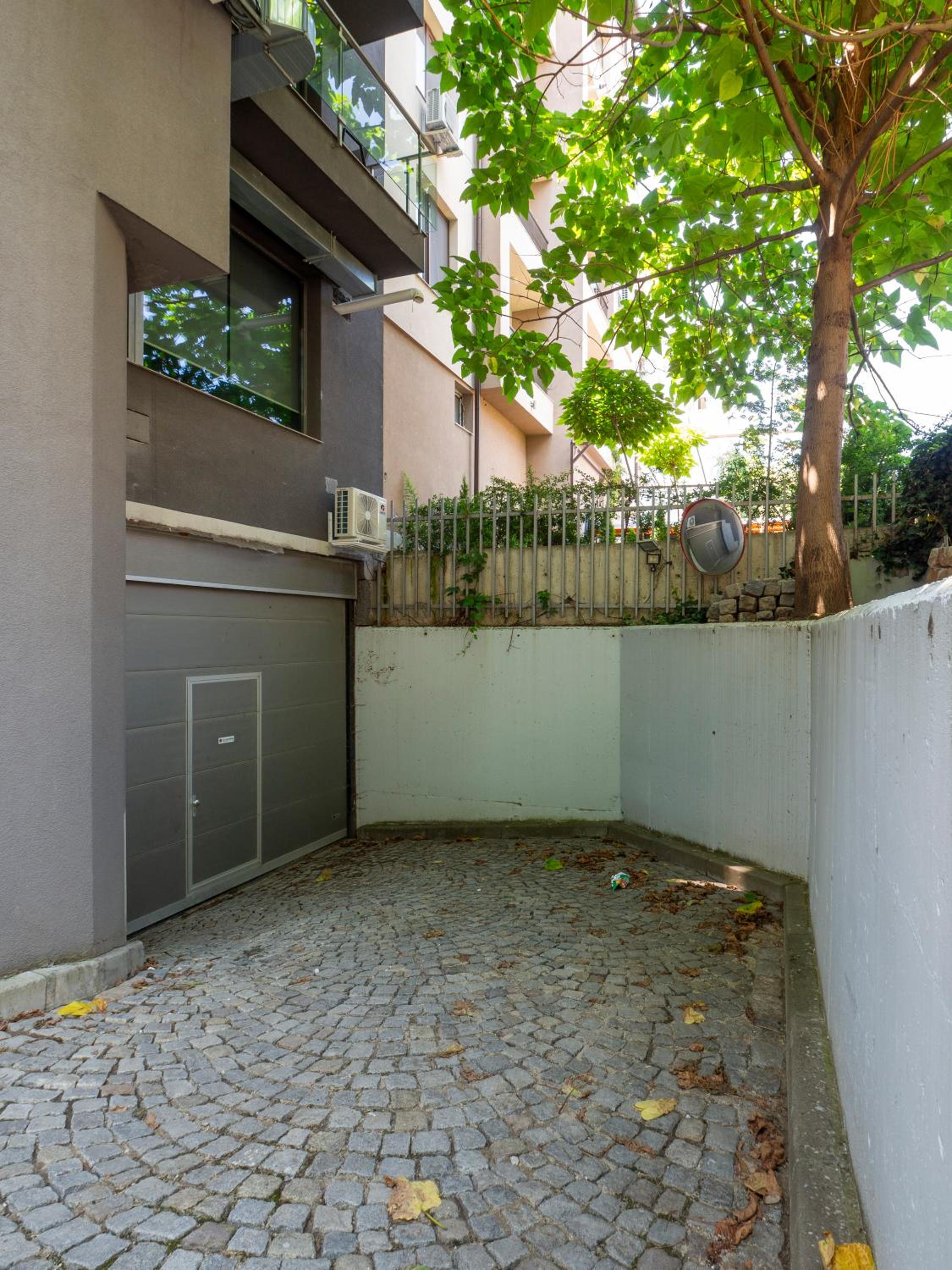 Vertigo Modern 2-Bedroom Apartment with Parking & Vitosha View