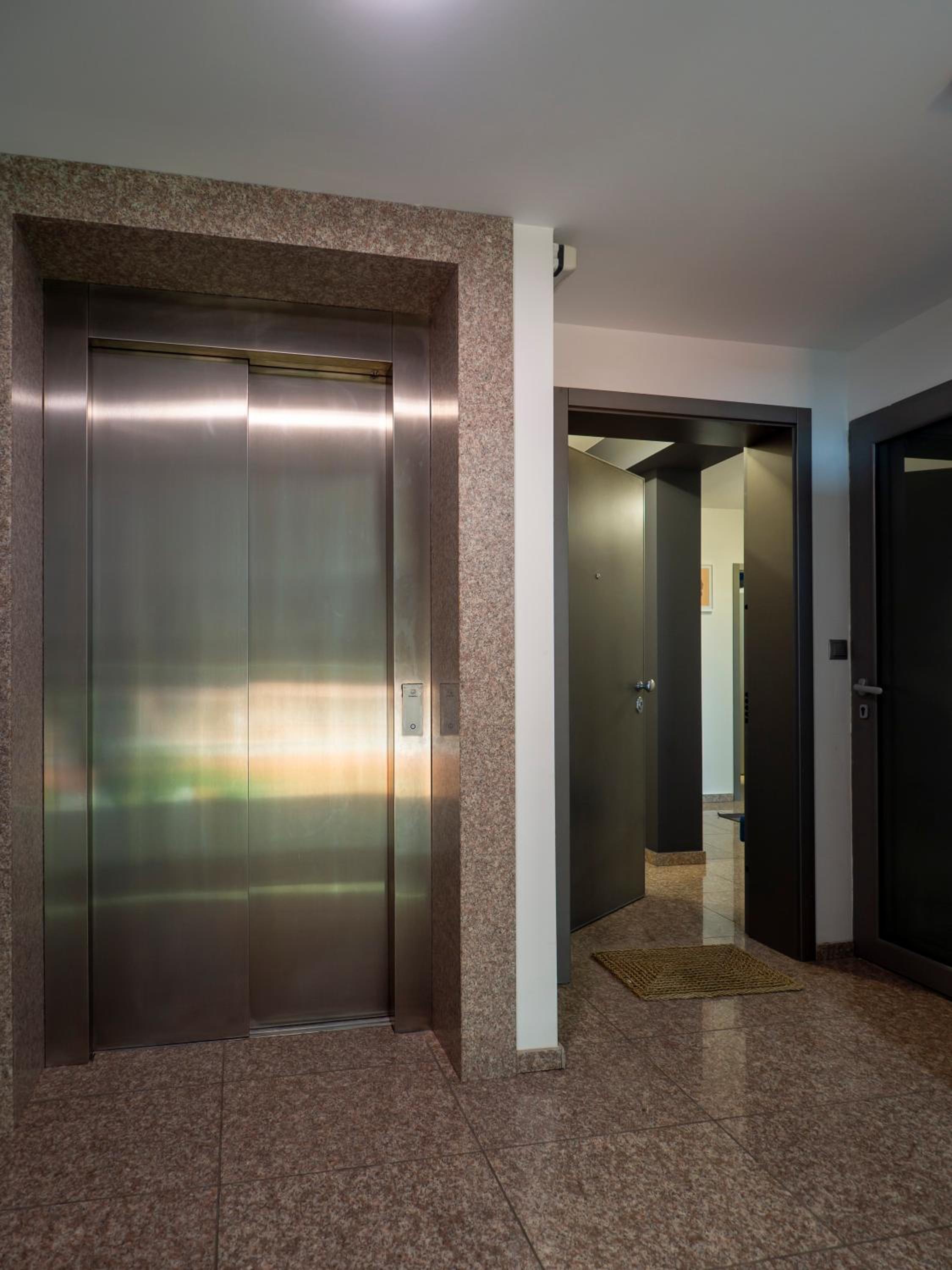Modern Apartment 3 with Parking next to Bulgaria Mall
