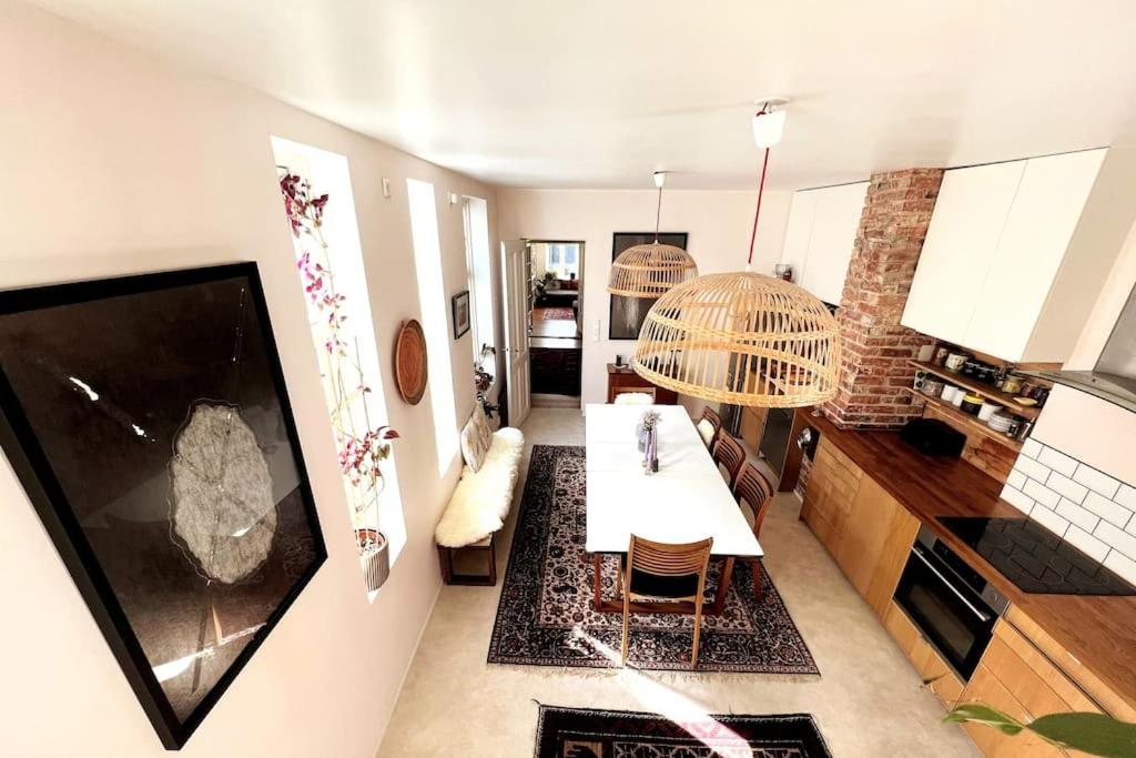 Spacious historical art oasis in the city center view 2