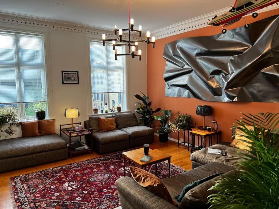 Spacious historical art oasis in the city center view 5