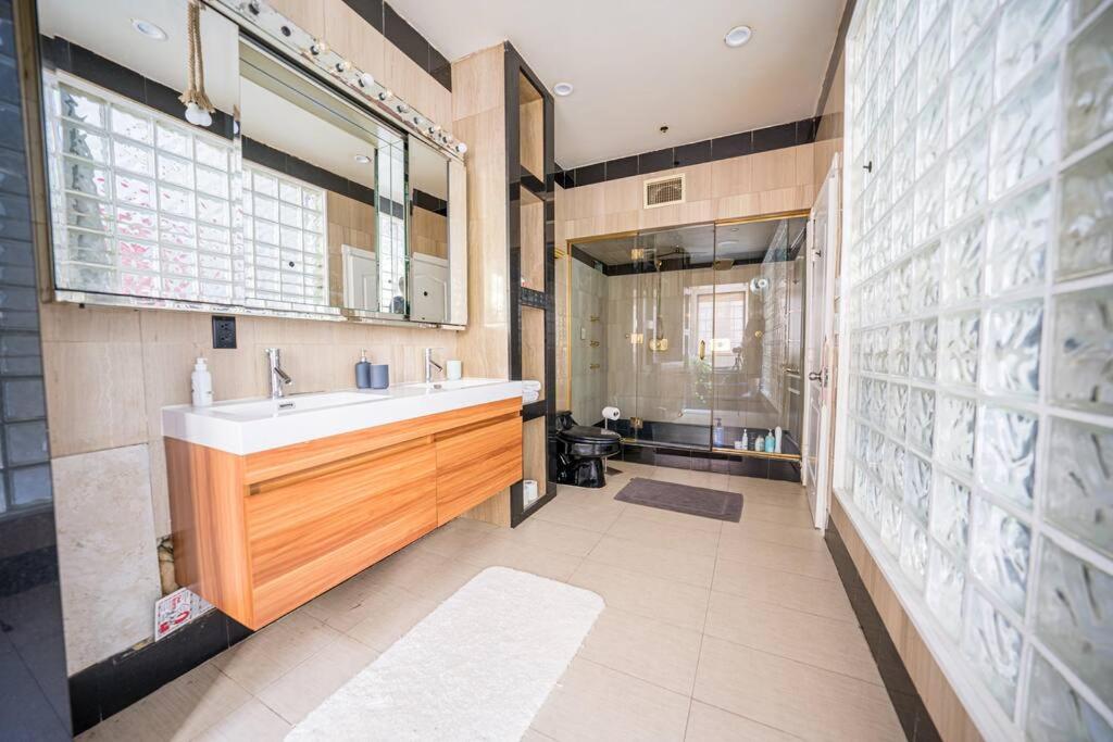 Private Gramercy TownHouse 3BR 3BA with Terrace