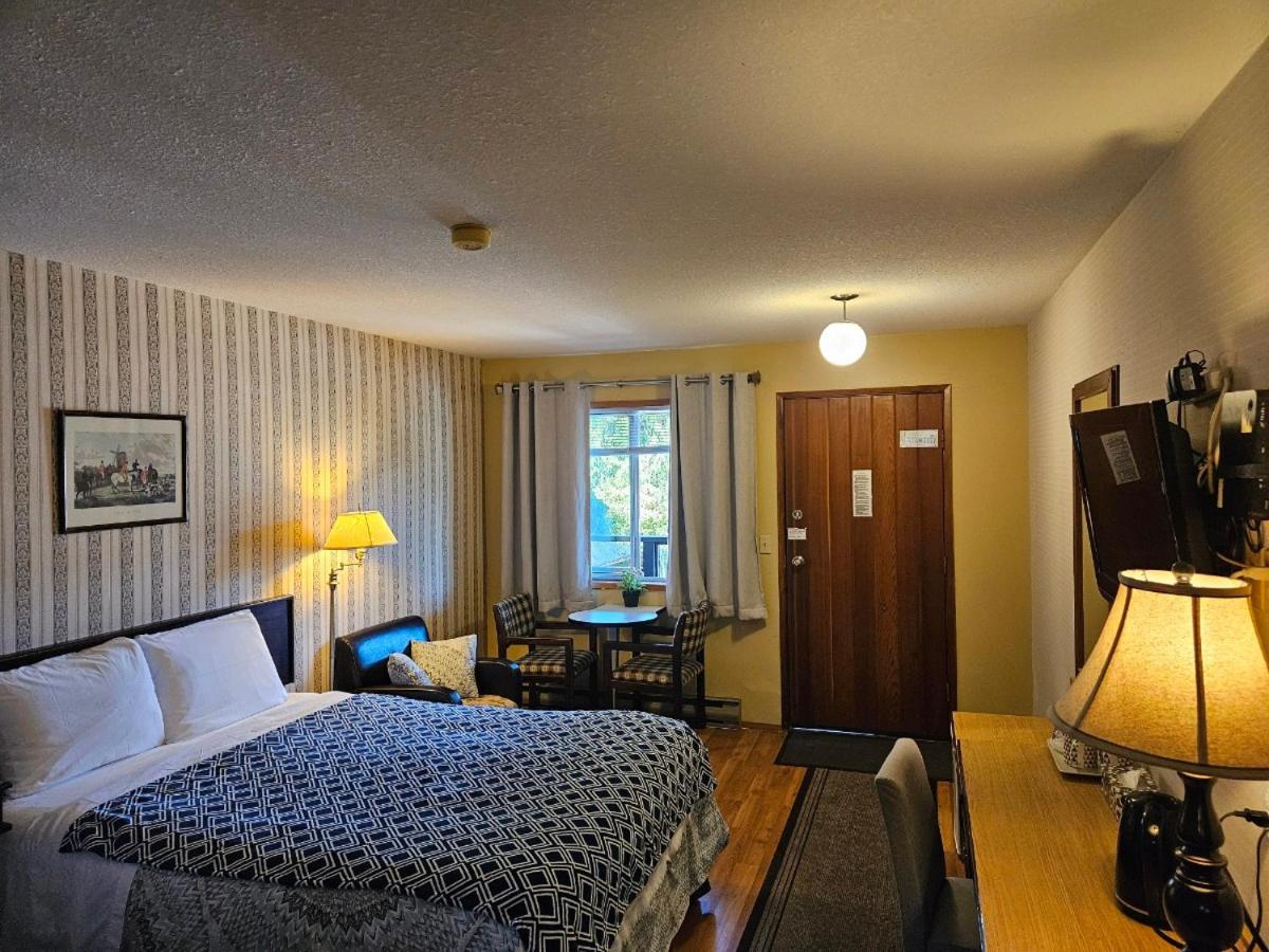 Schooner Motel