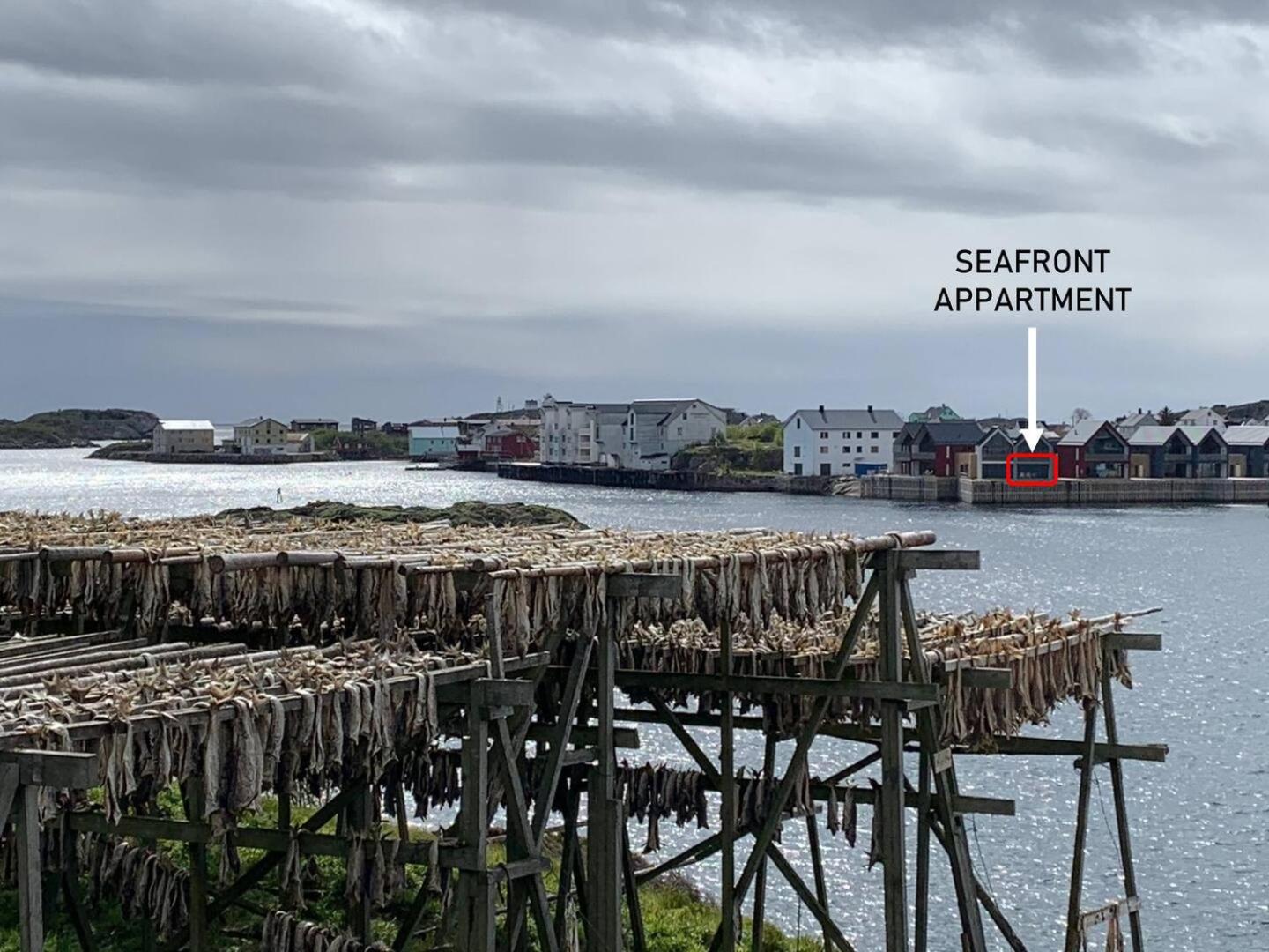 Seafront apartment Henningsvær