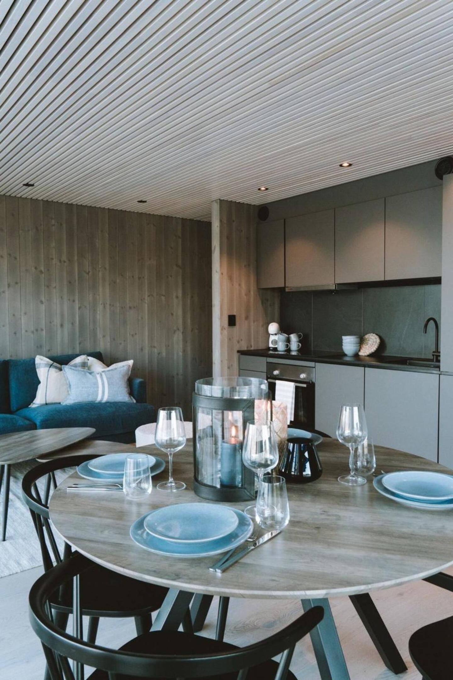 Seafront apartment Henningsvær