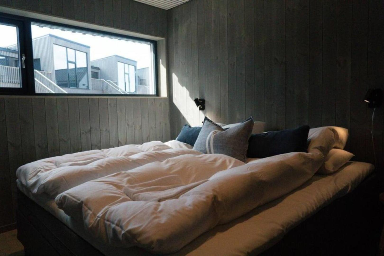 Seafront apartment Henningsvær