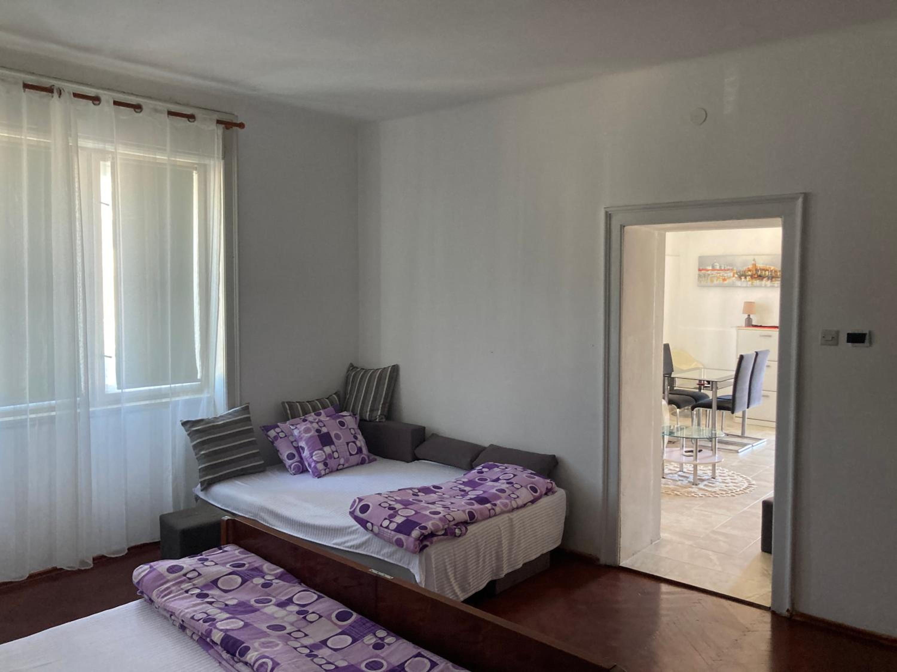 Plaža Stari Grad Budva pjena od mora Beach Apartman