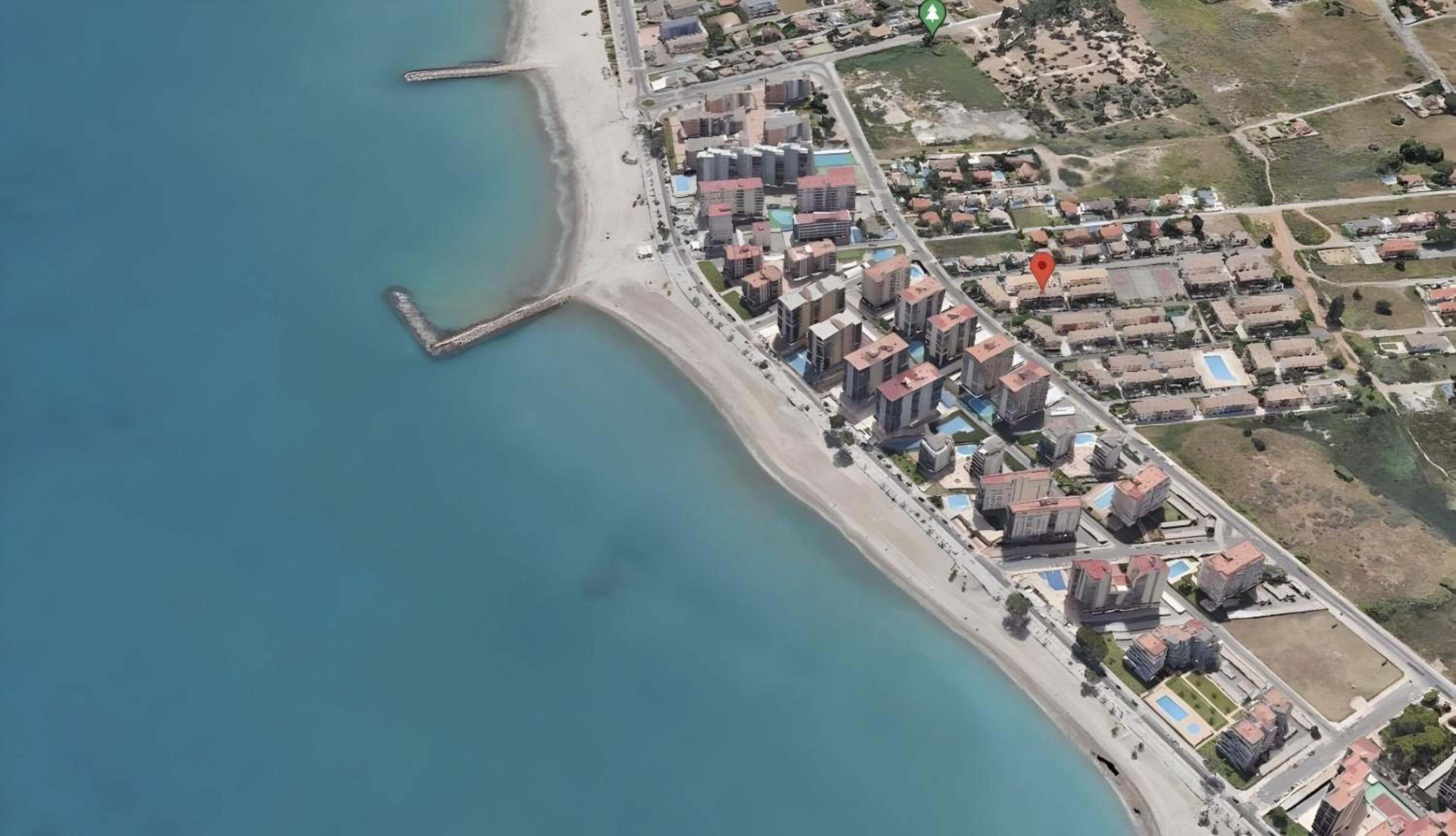 Adosado con piscina y parking