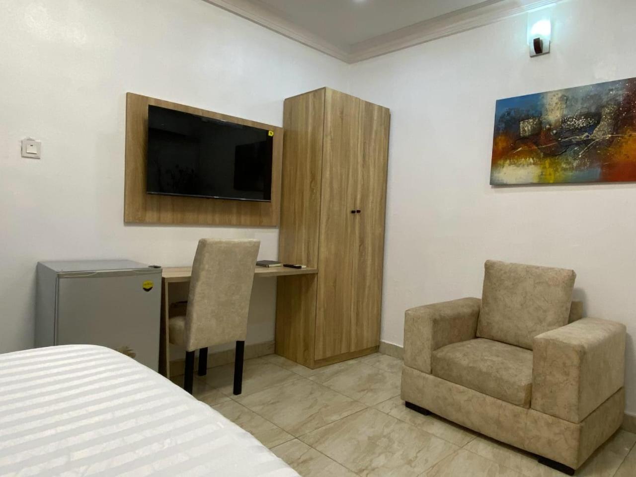 Zeks Place Hotel view 4