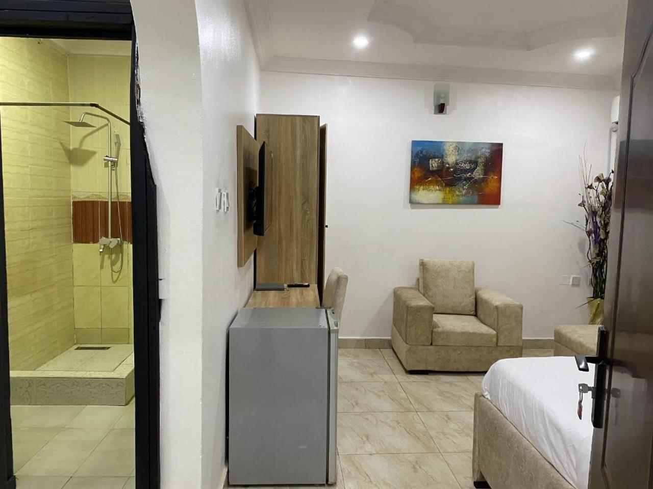 Zeks Place Hotel view 3