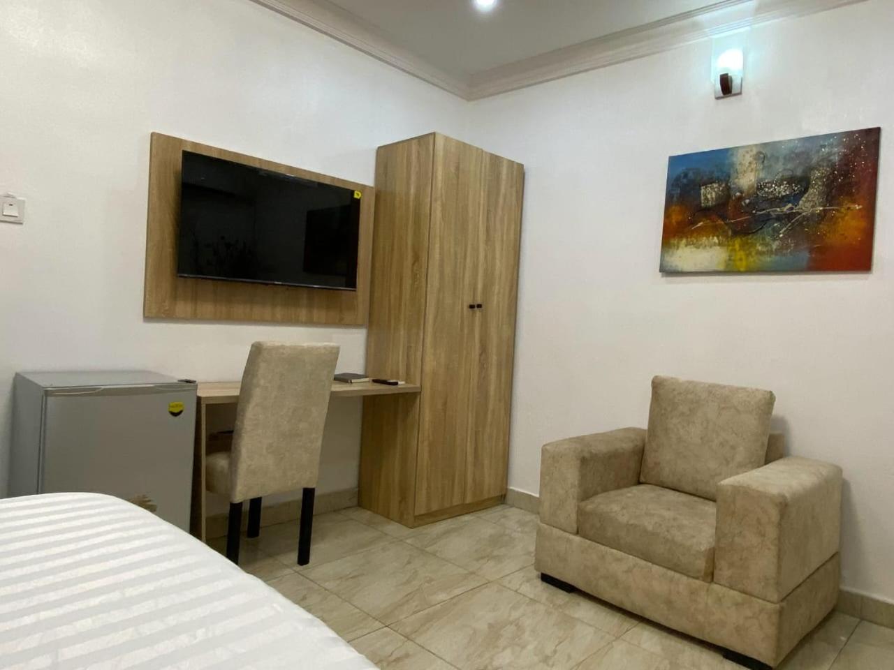 Zeks Place Hotel view 5