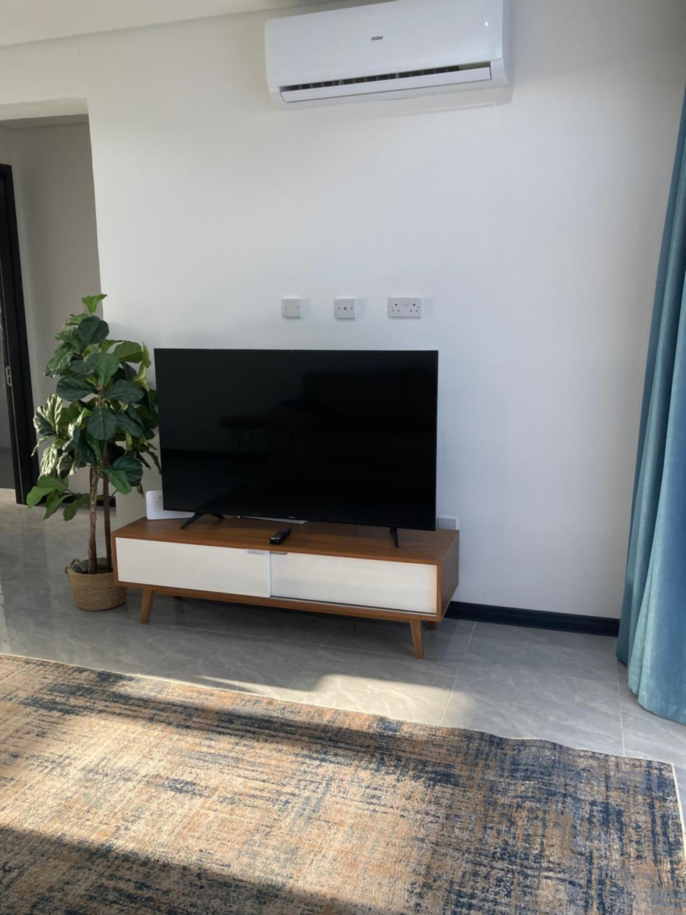 Urban Awe Apartment- Setlhoa