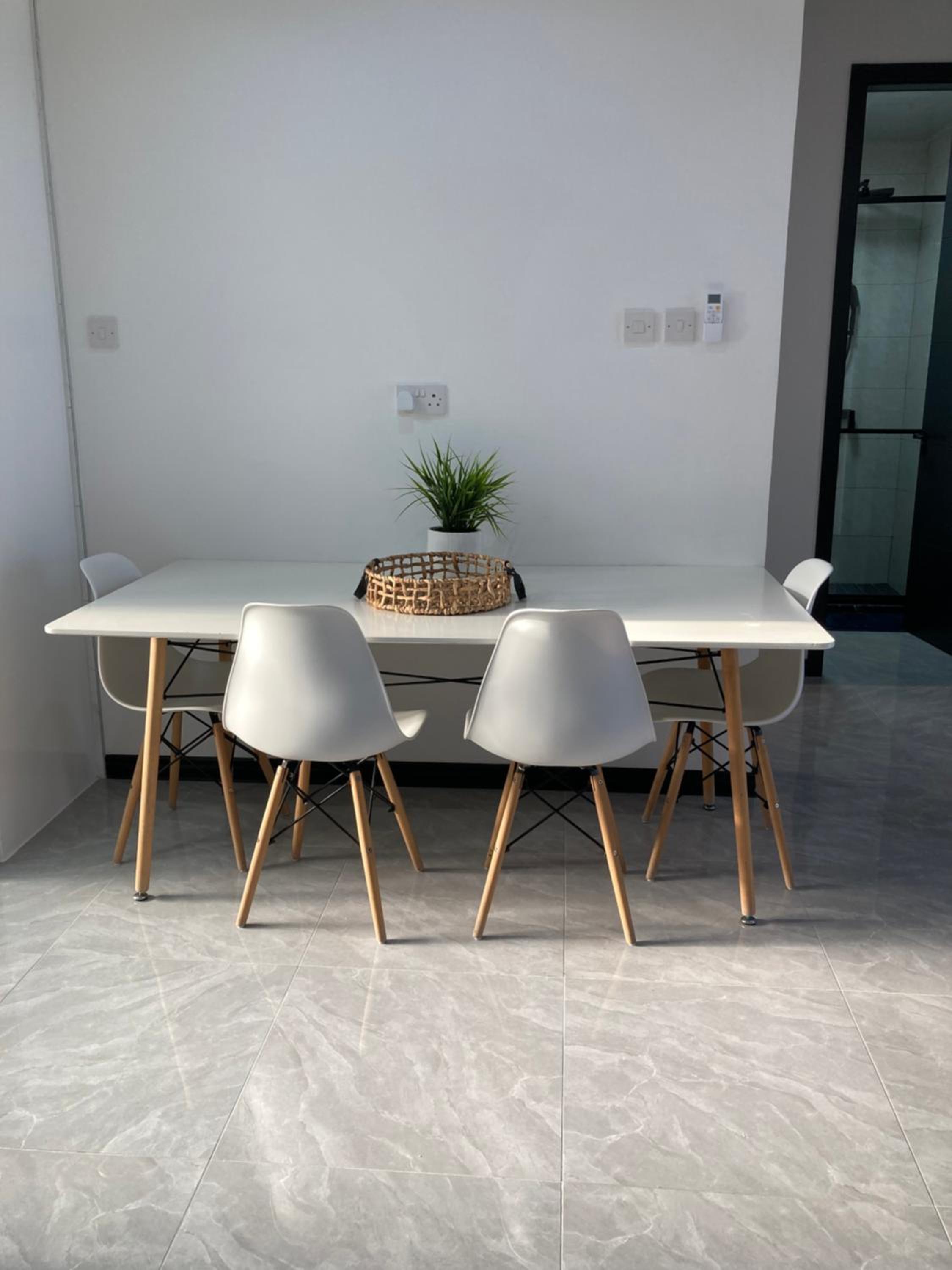 Urban Awe Apartment- Setlhoa