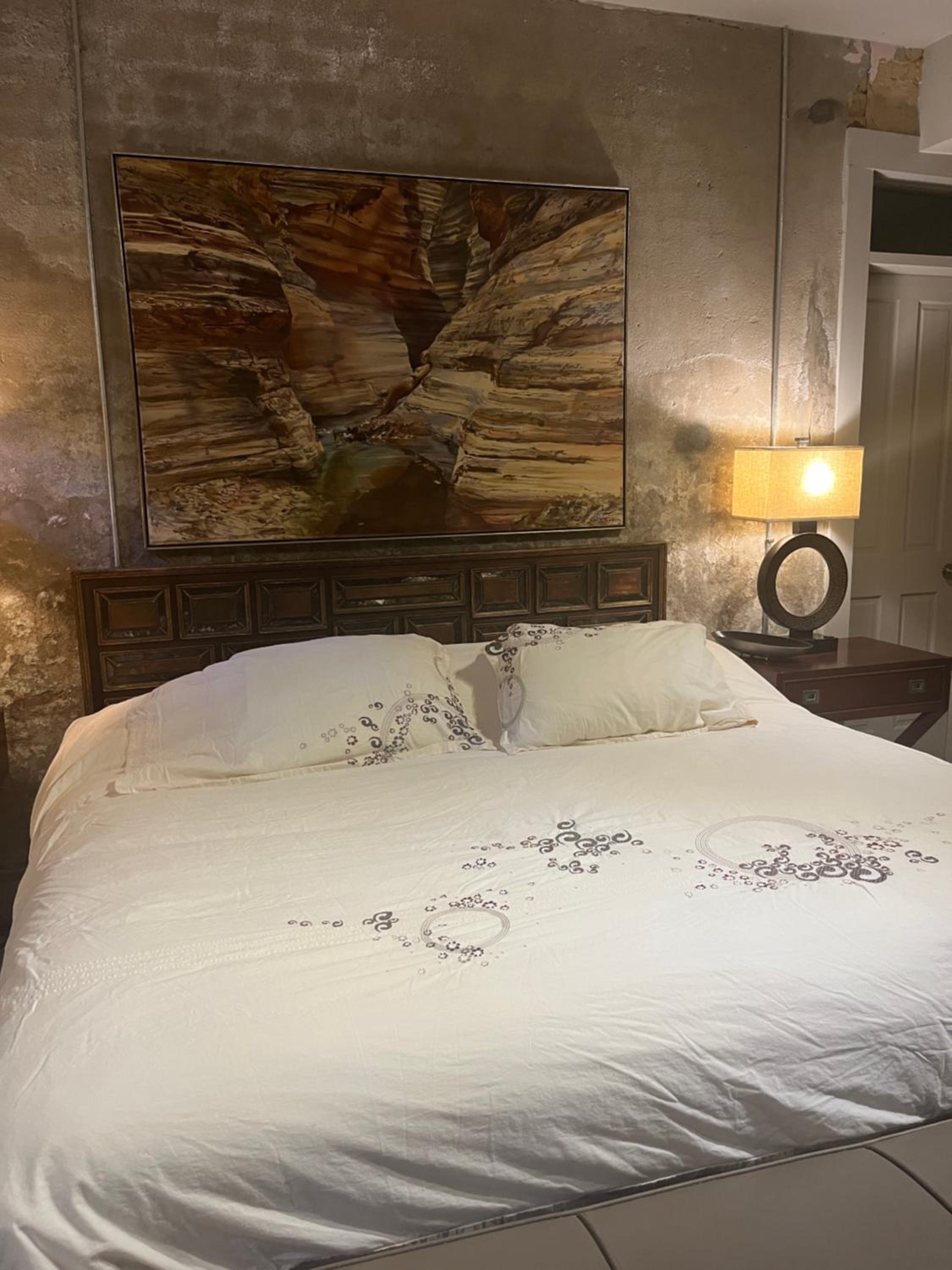 Very Close to French Quarter 2Bed view 3
