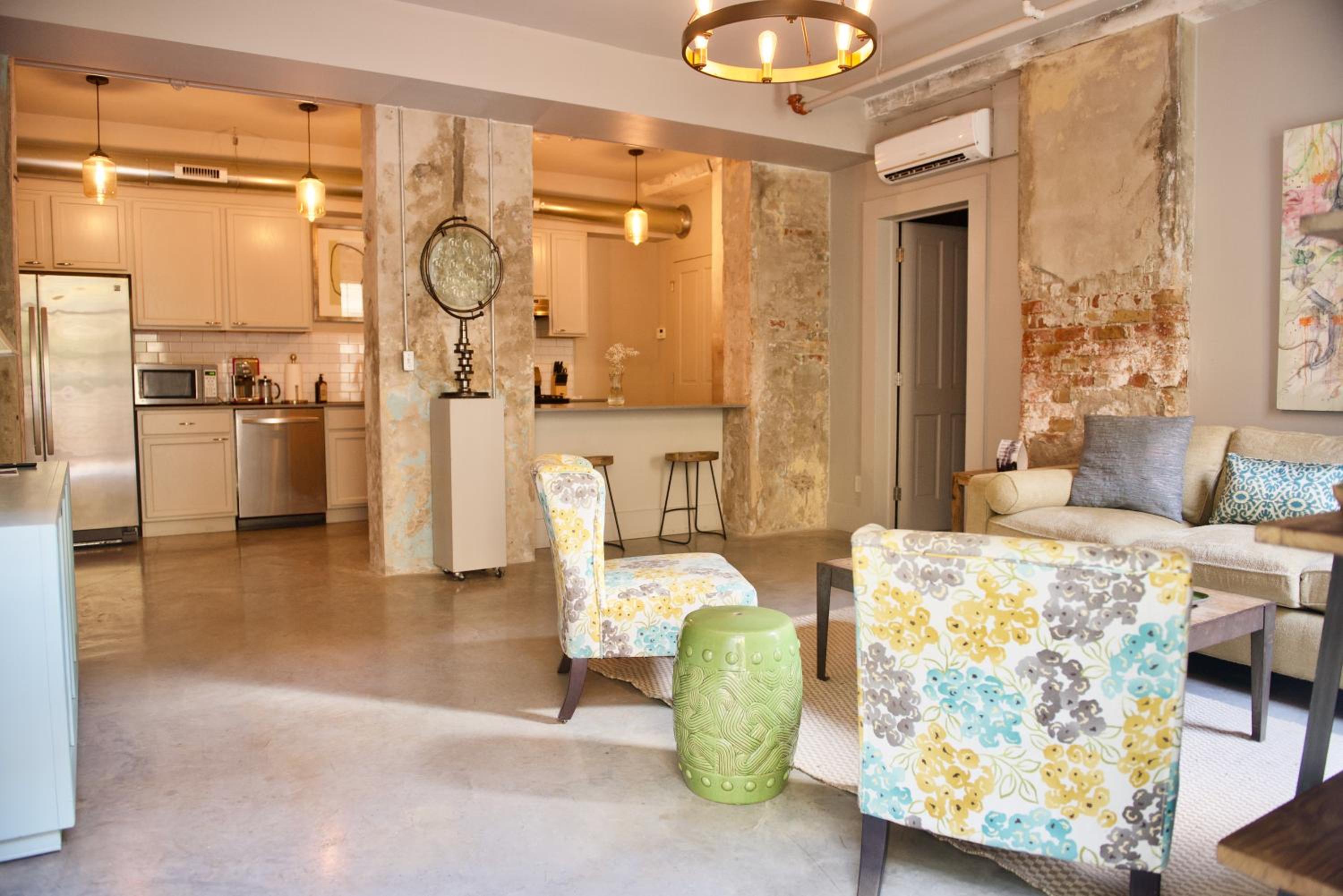 Very Close to French Quarter 2Bed view 4