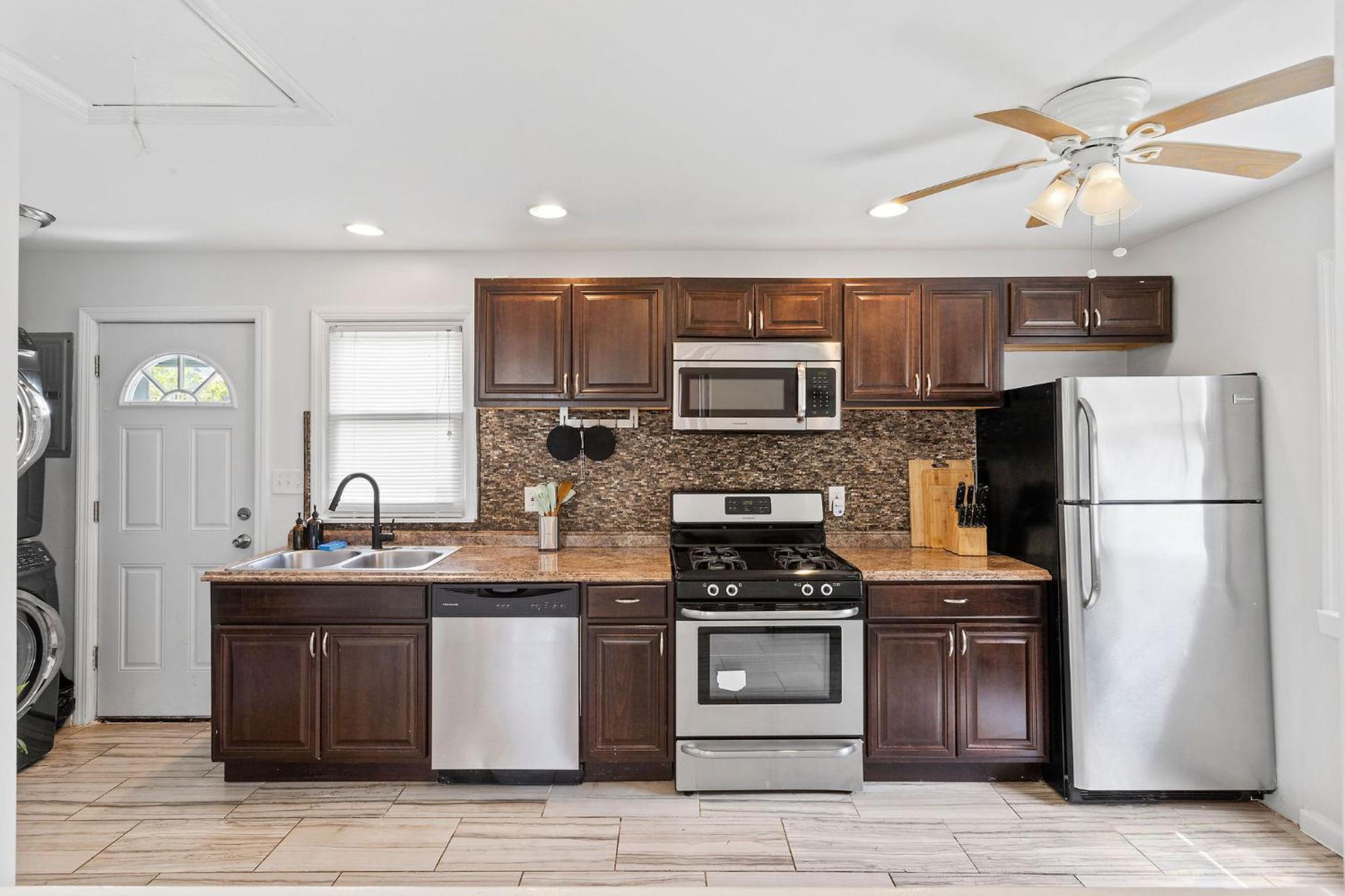 NEW! Quiet Family House near the Casino view 4
