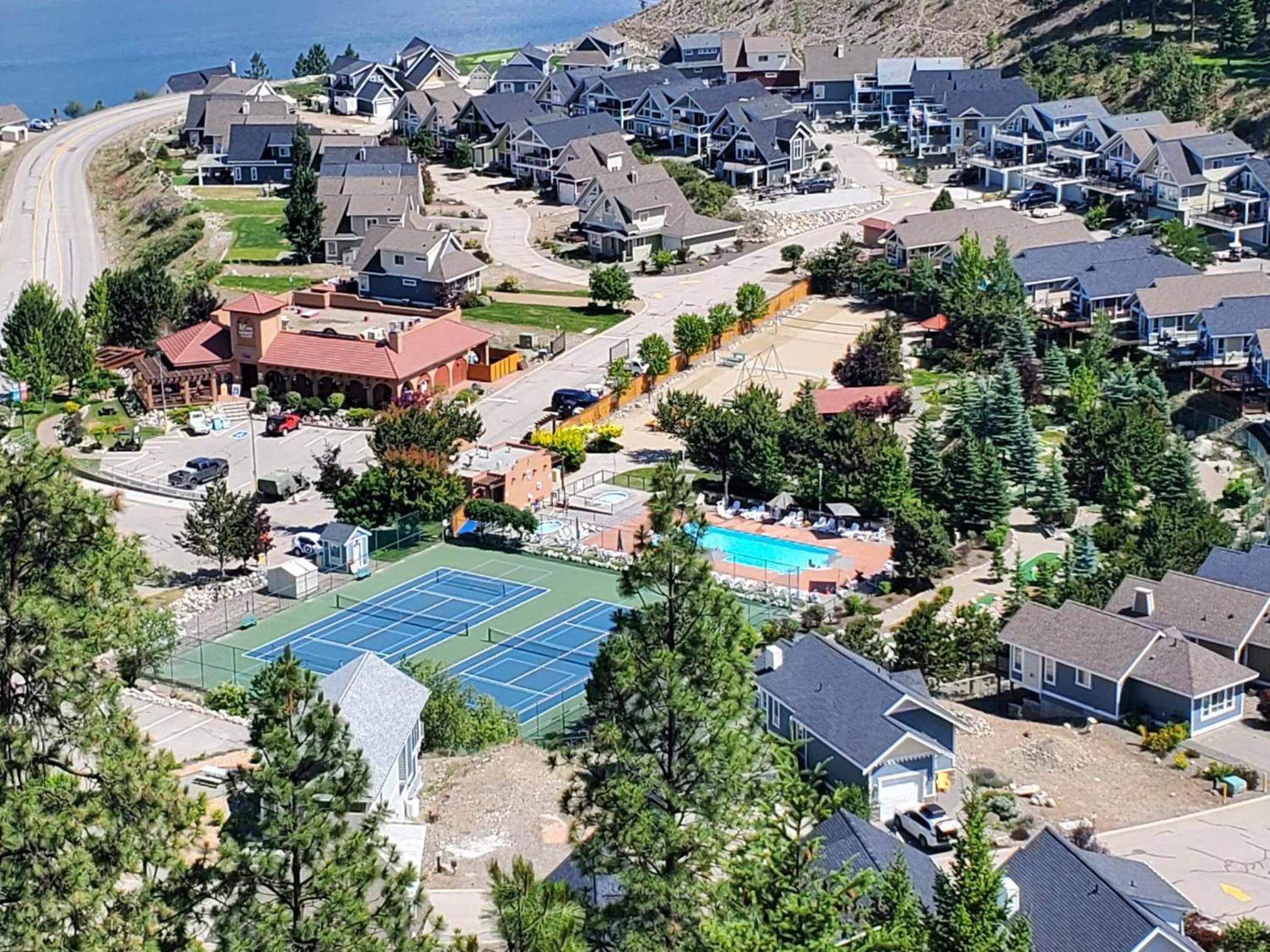 La Casa Lakeside Resort - Amazing Panoramic View Lakeside House with Pools, Hot Tubs & More!