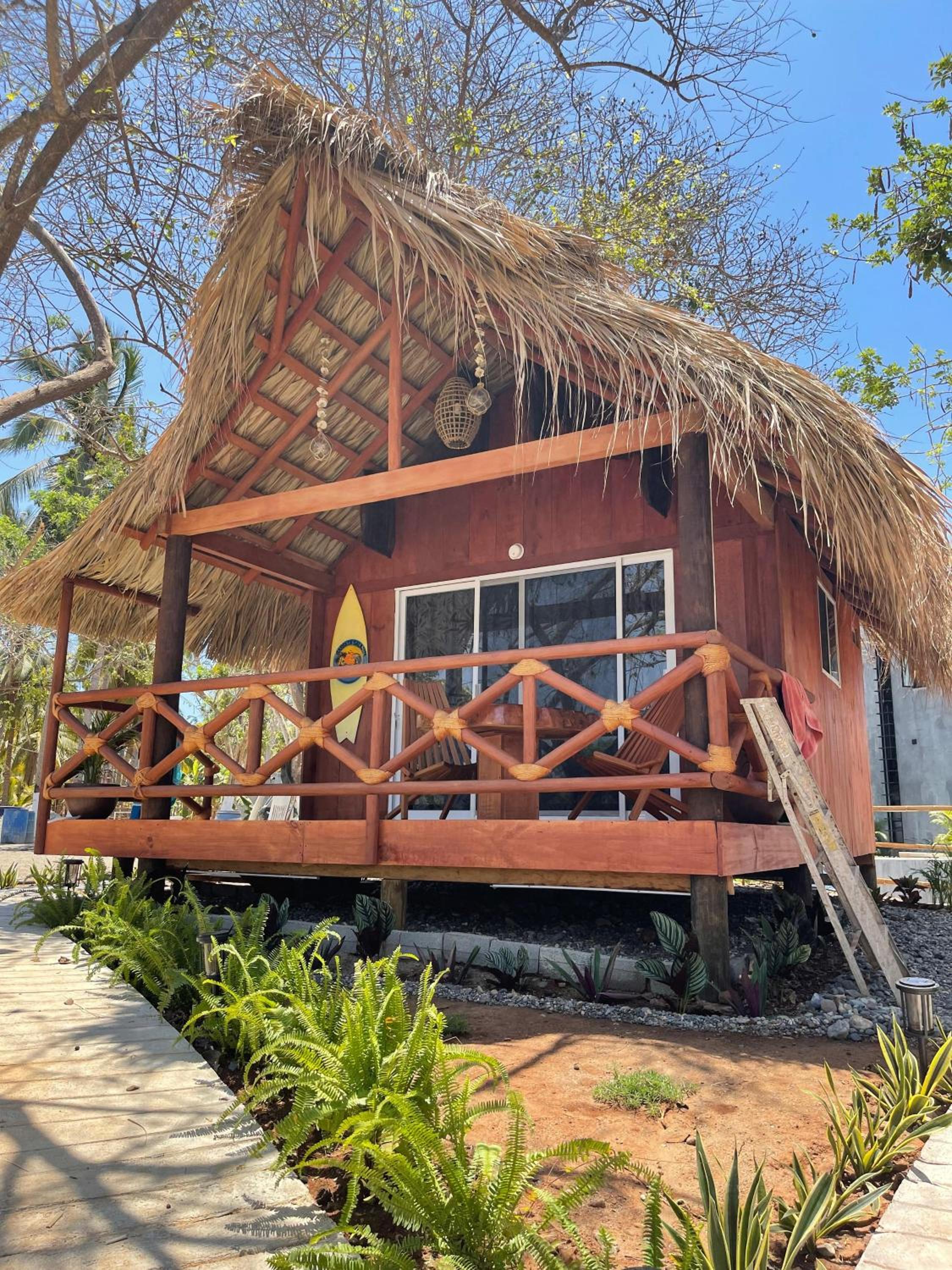 Cabaña Tulipan Punto surf Barra La Saladita