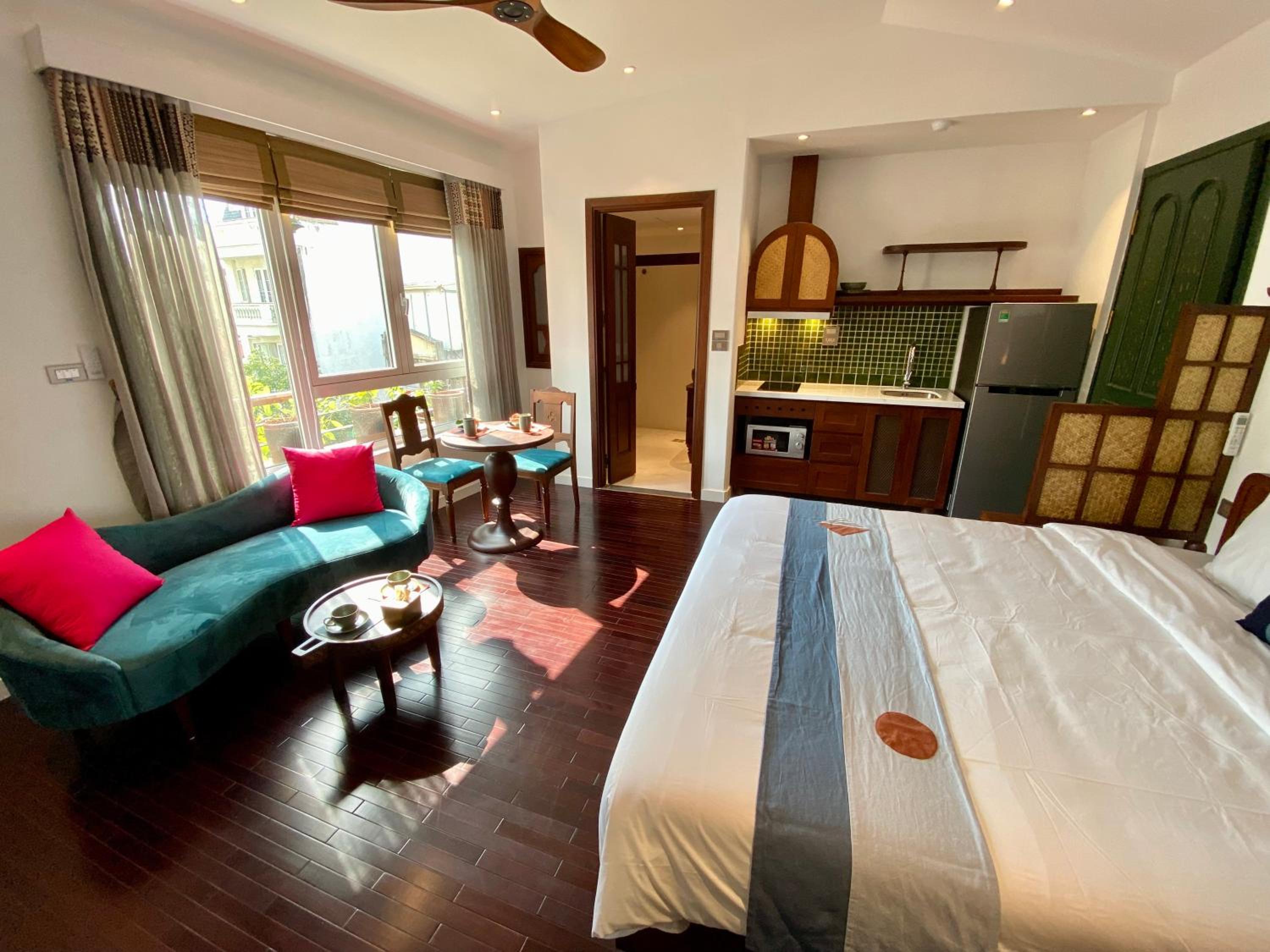 Hanoi Apartment for rent near Old Quarter 51 NKH
