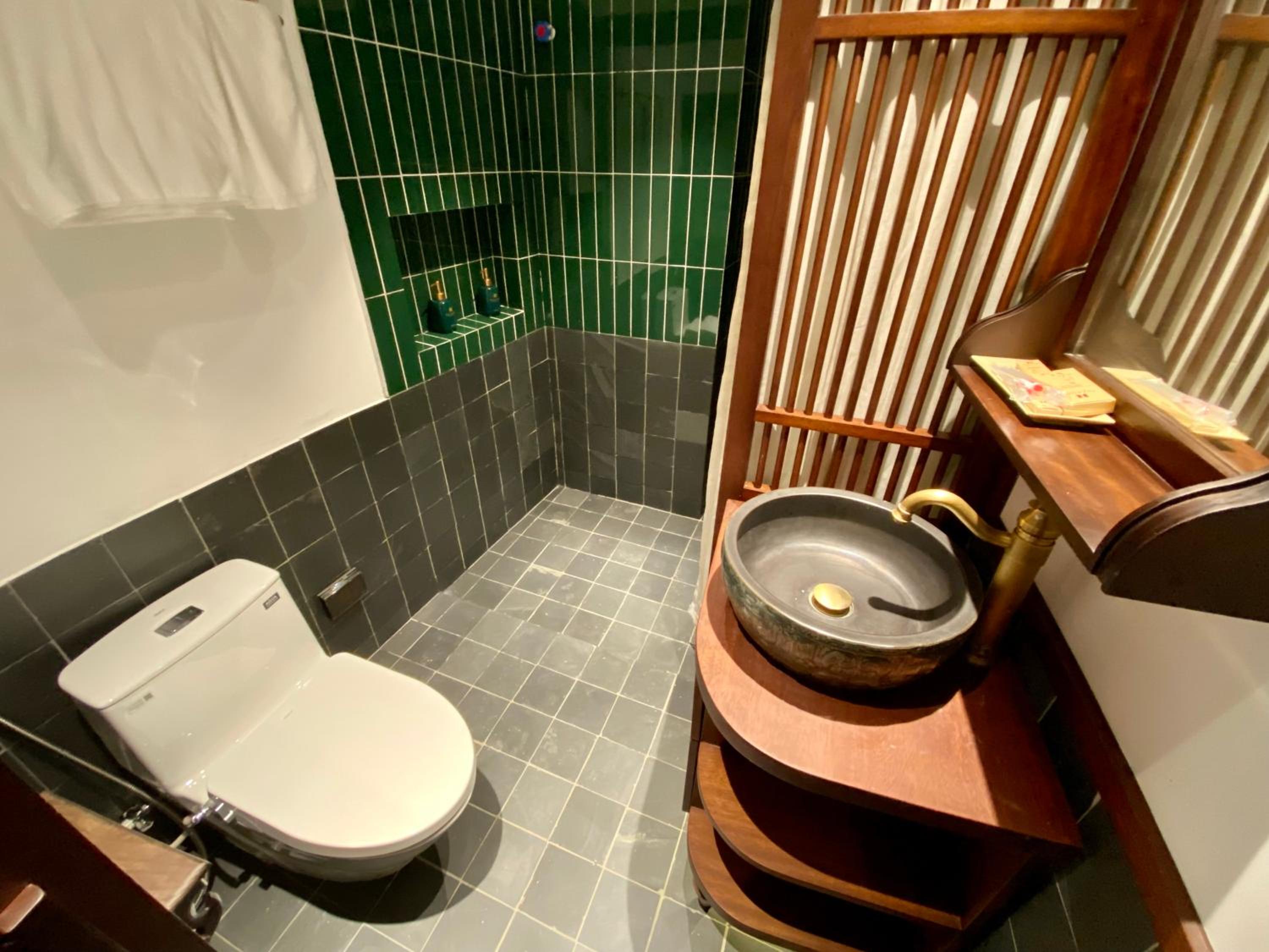 Hanoi Apartment for rent near Old Quarter 51 NKH