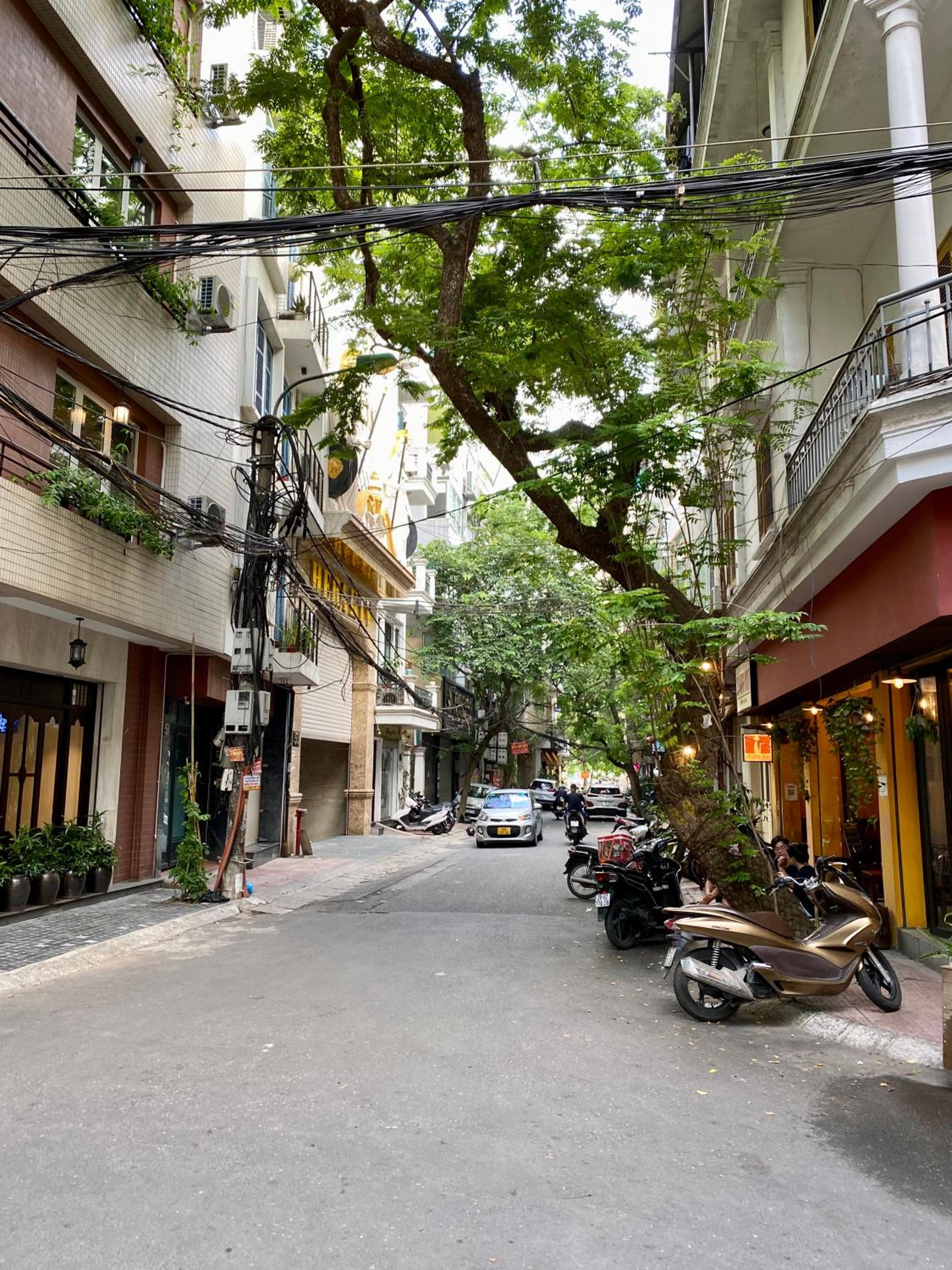 Hanoi Apartment for rent near Old Quarter 51 NKH