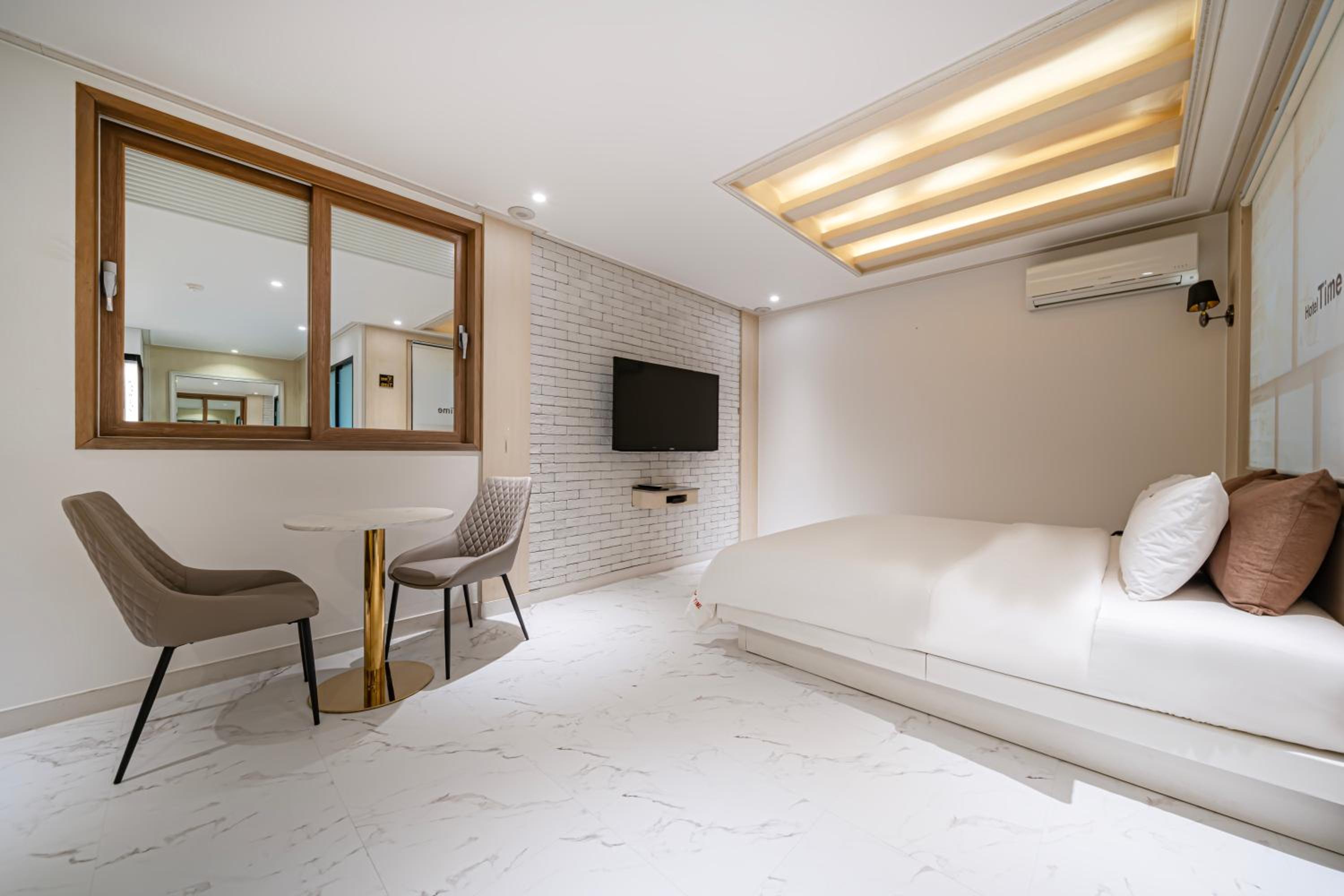Time Hotel