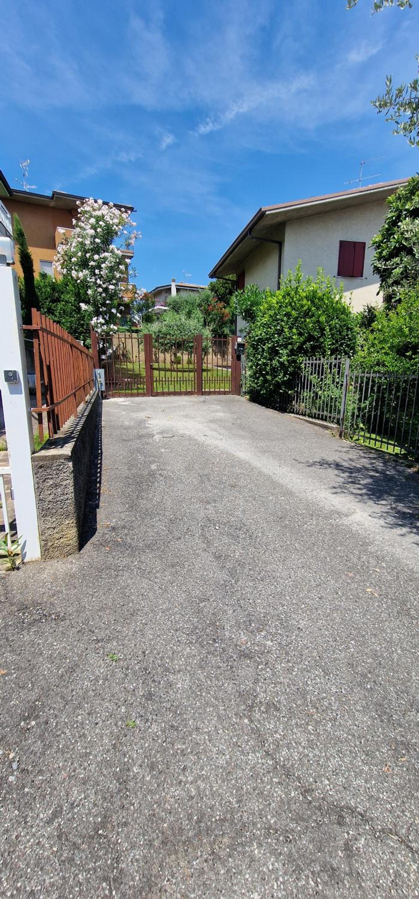 Una Spina in Paradiso Exclusive Garda Apartment view 3
