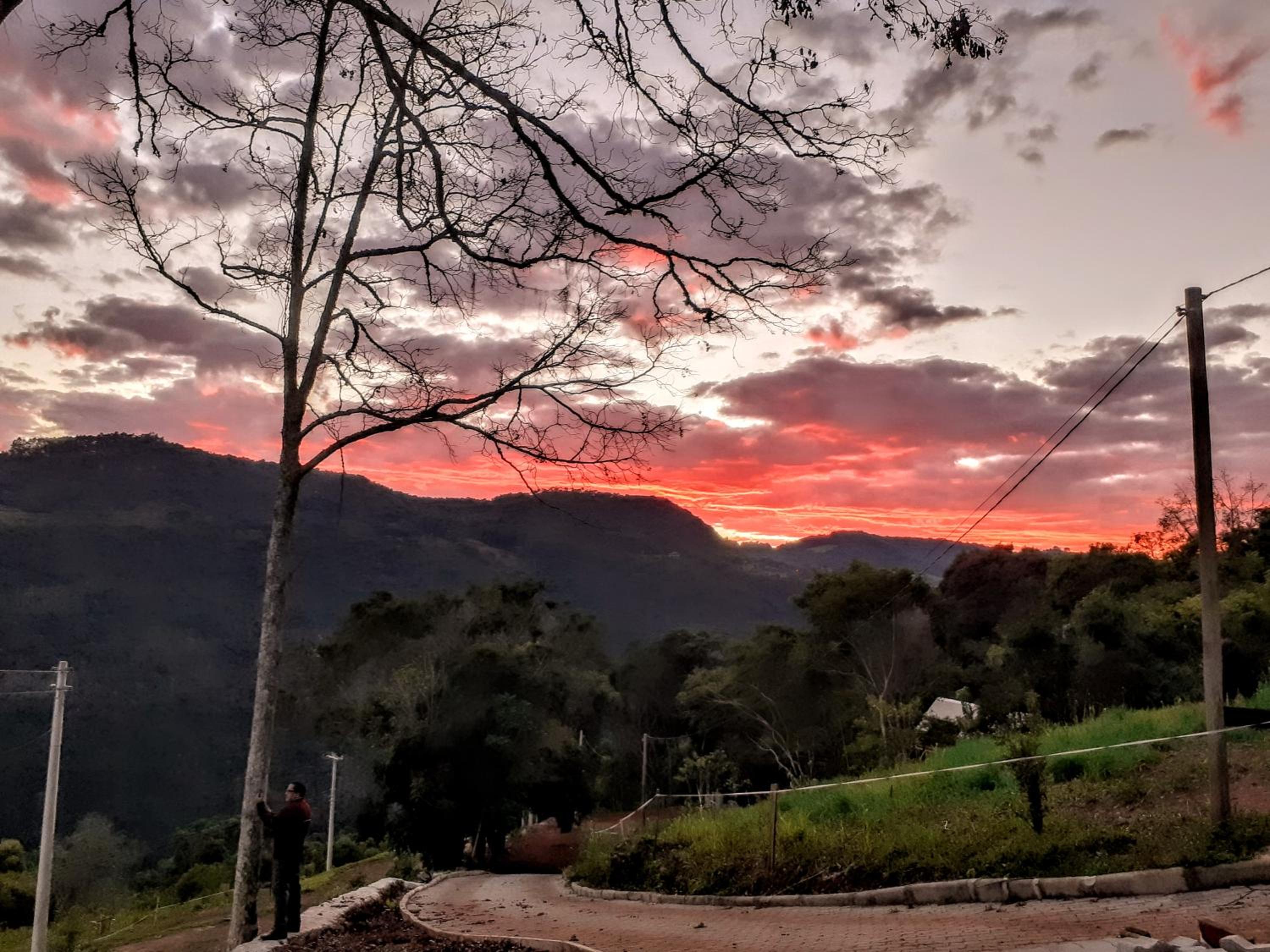Cabana com banheira na colina
