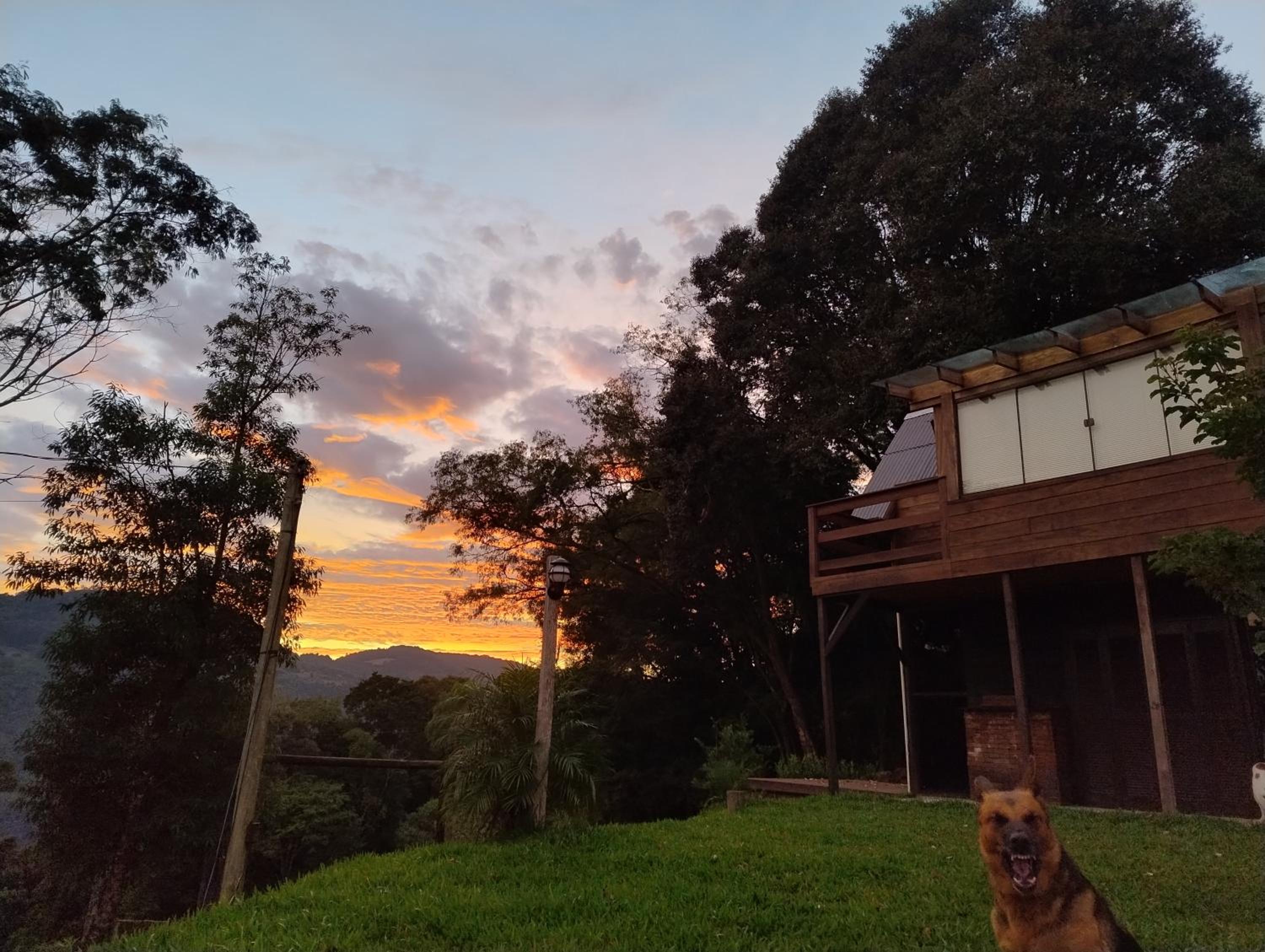 Cabana com banheira na colina