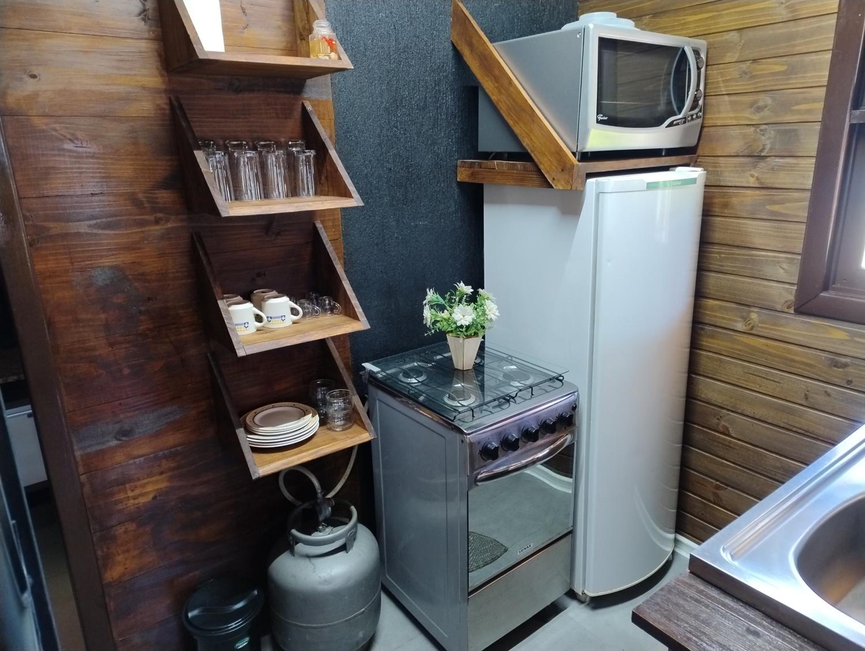 Cabana com banheira na colina
