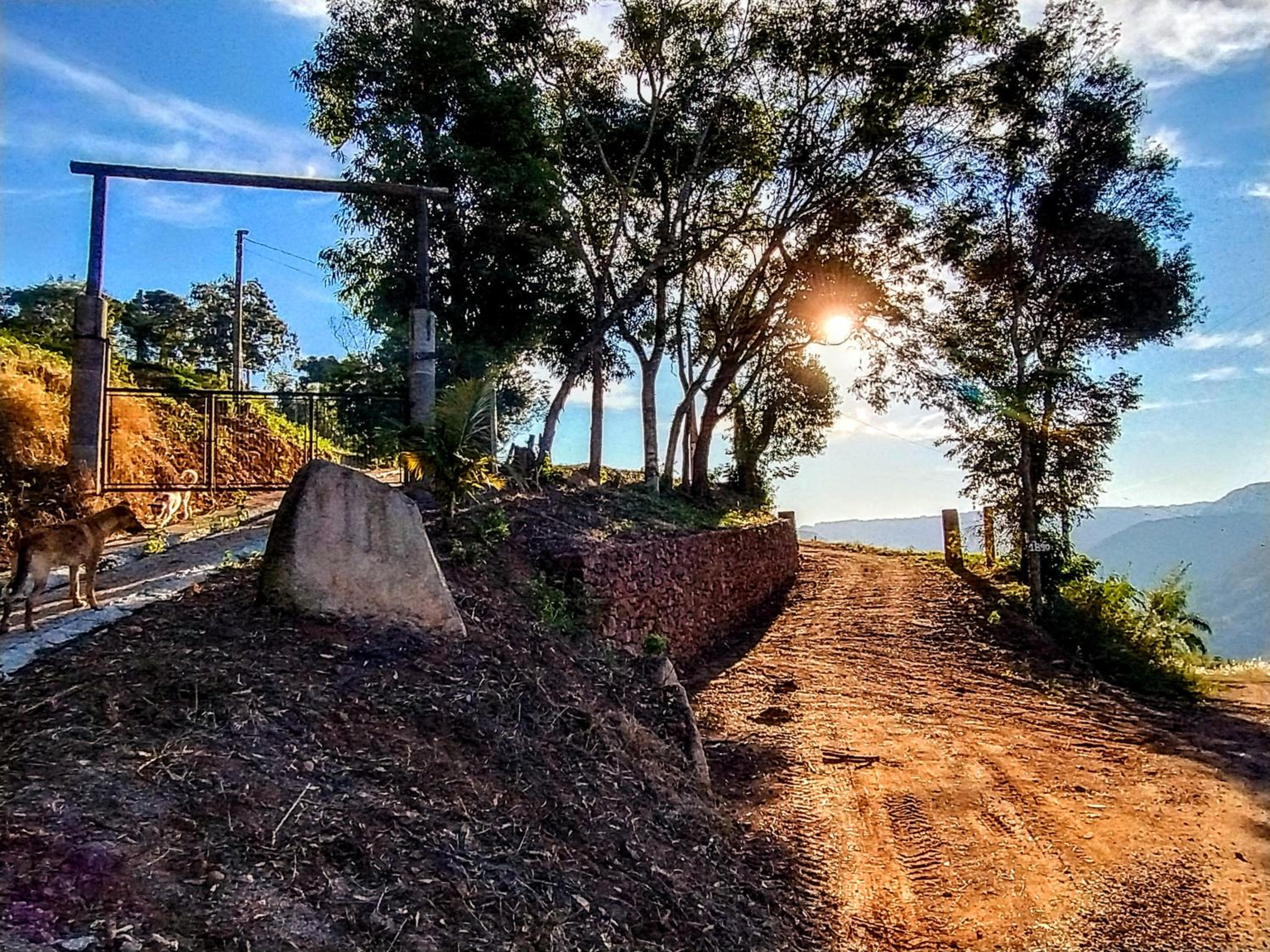 Cabana com banheira na colina