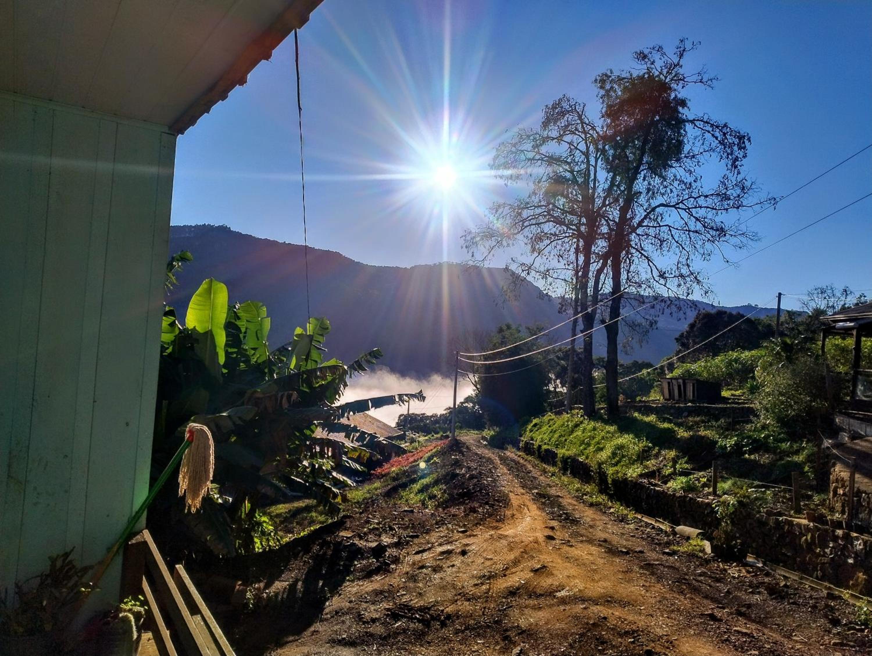 Cabana com banheira na colina