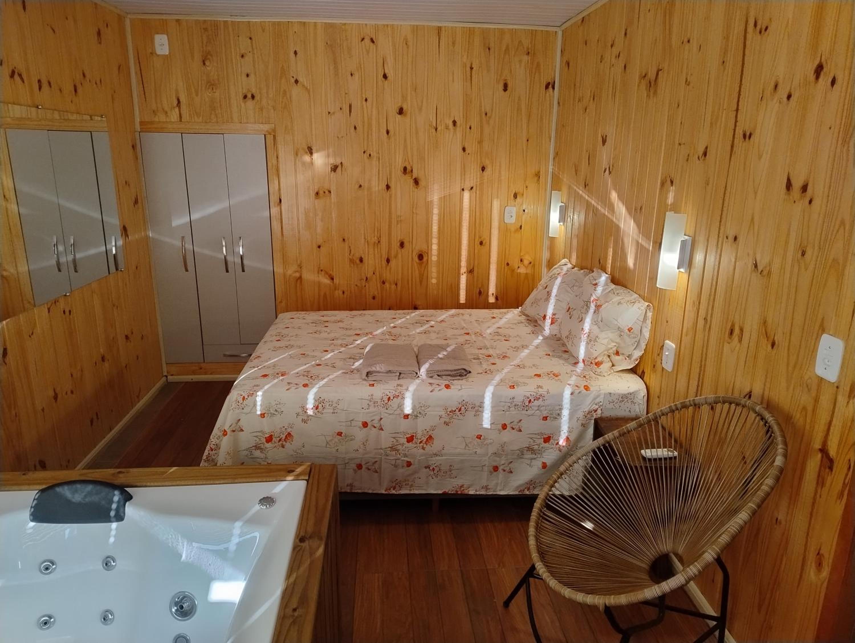 Chalé romântico com vista e banheira