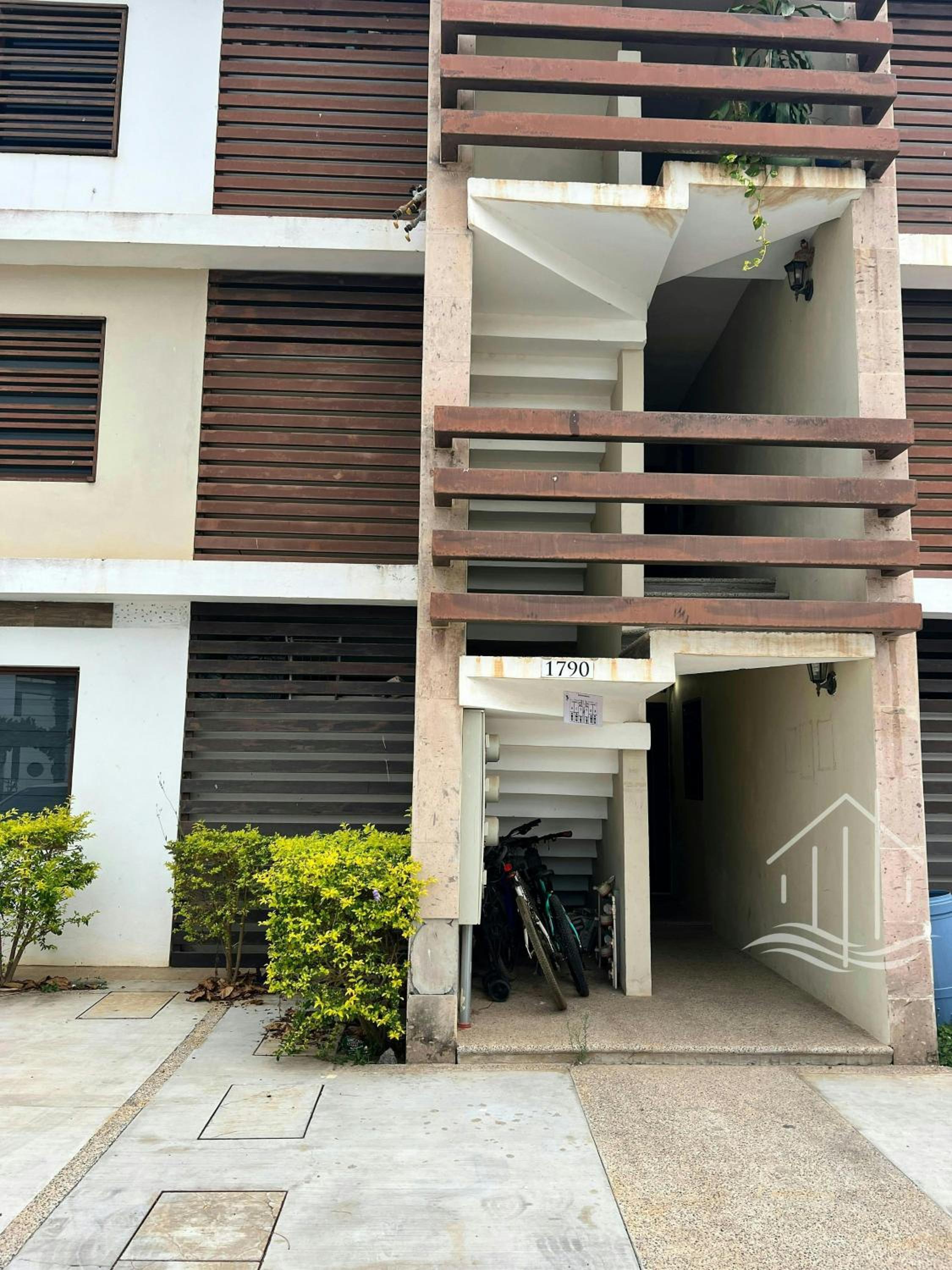 Promo-Pool-Sleep 6-Near Beach Water Park-Gated