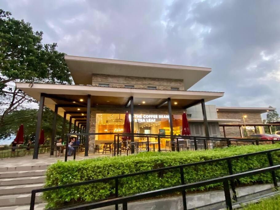 Stanford 3 Suites South Forbes next to Nuvali view 3