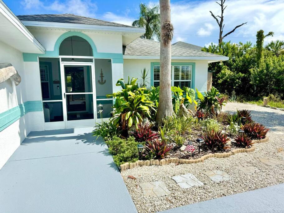 Hotel Coreys Coastal Beach Getaway