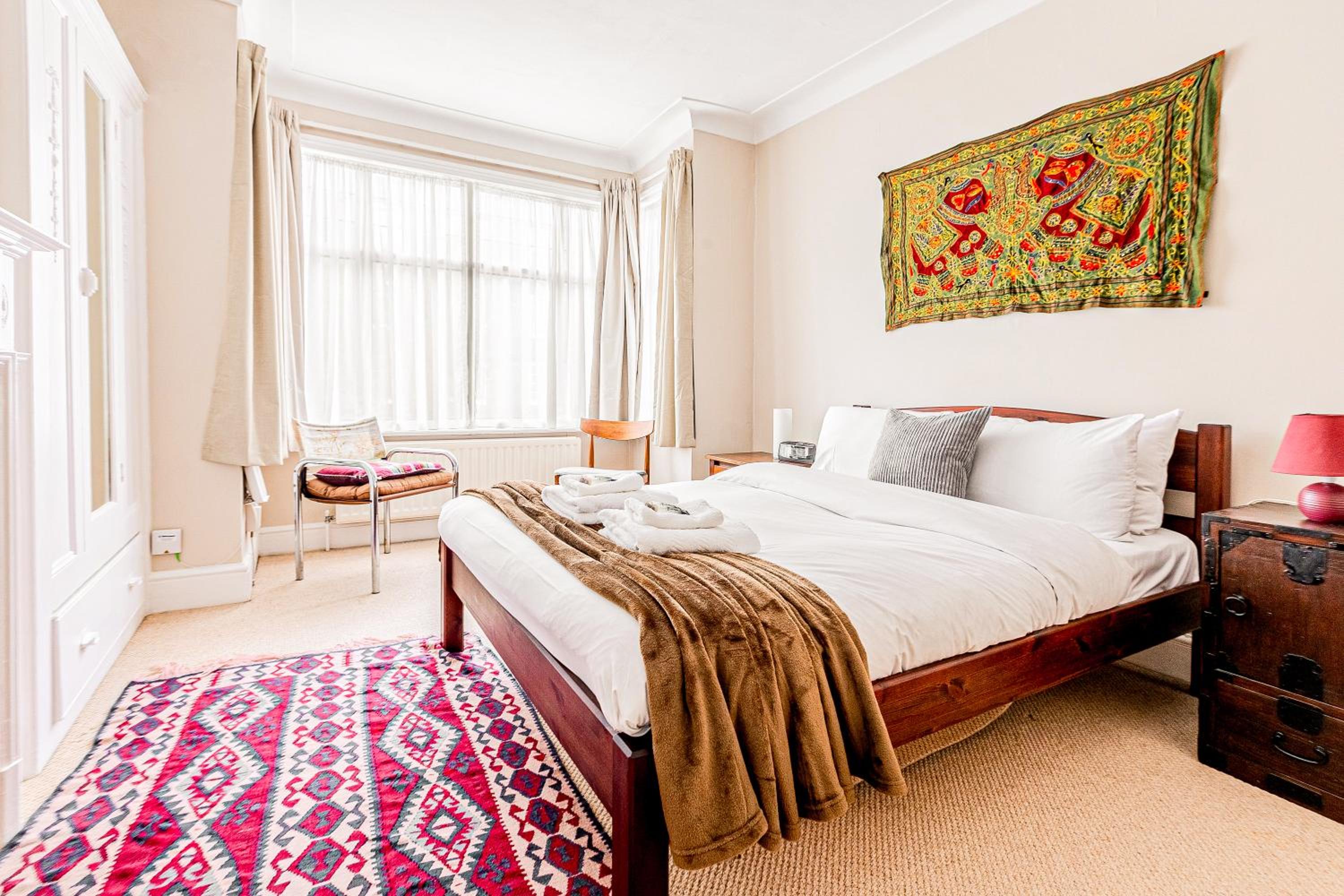 Central 3Story 3BR, Garden, 5min Holloway Rd Tube