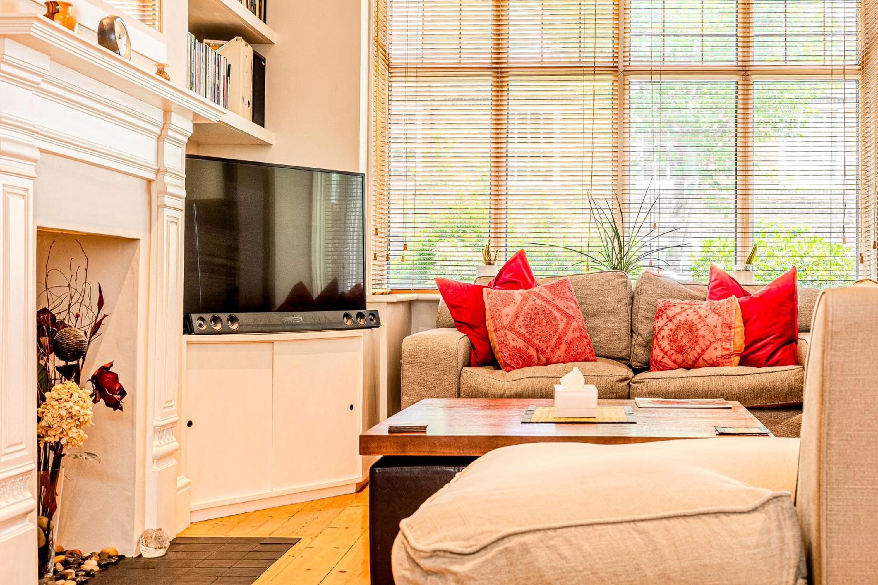 Central 3Story 3BR, Garden, 5min Holloway Rd Tube