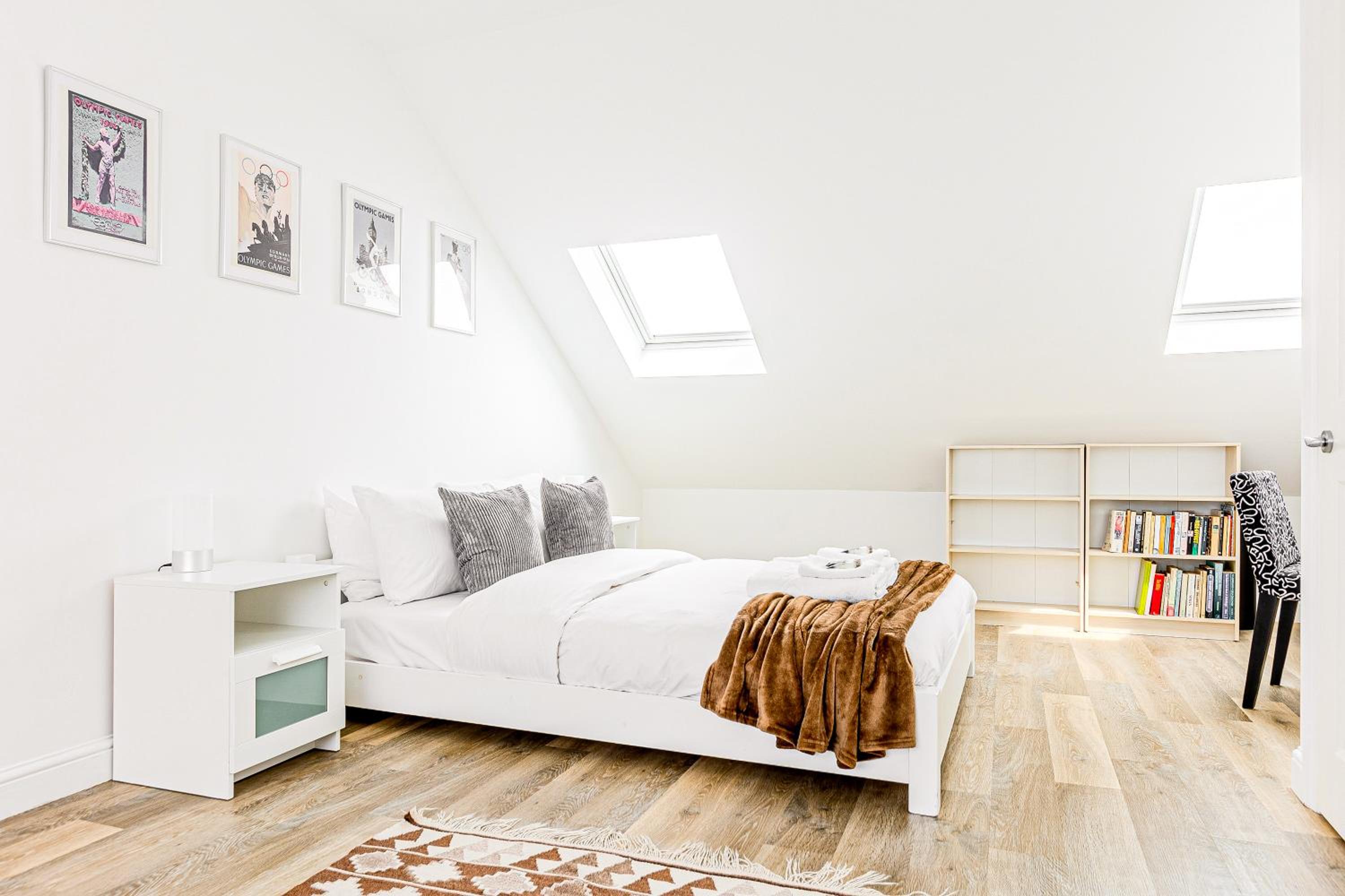 Central 3Story 3BR, Garden, 5min Holloway Rd Tube