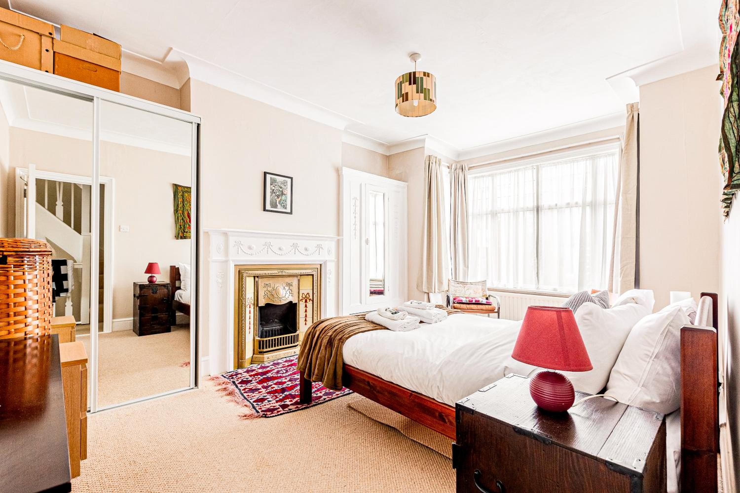 Central 3Story 3BR, Garden, 5min Holloway Rd Tube