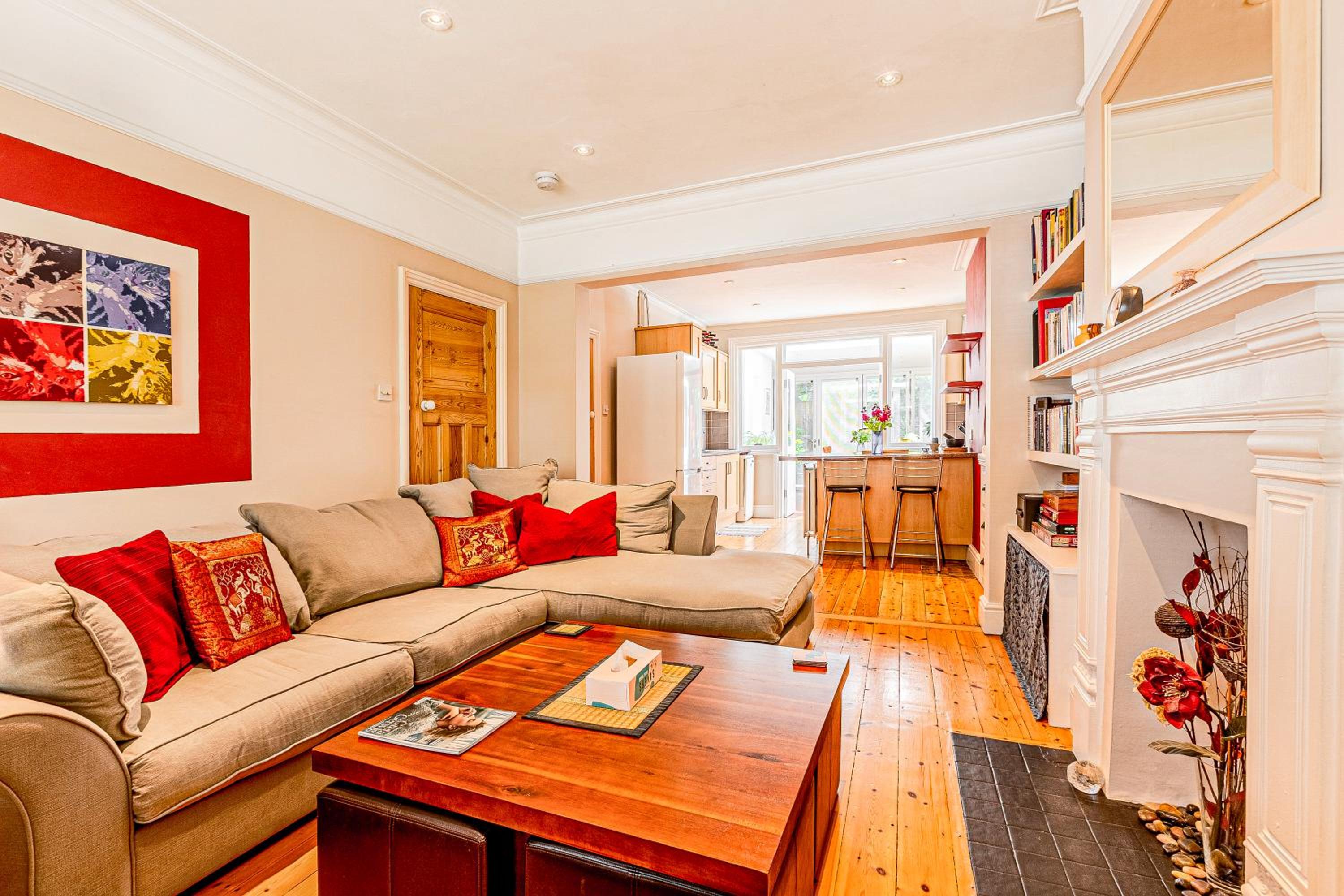 Central 3Story 3BR, Garden, 5min Holloway Rd Tube